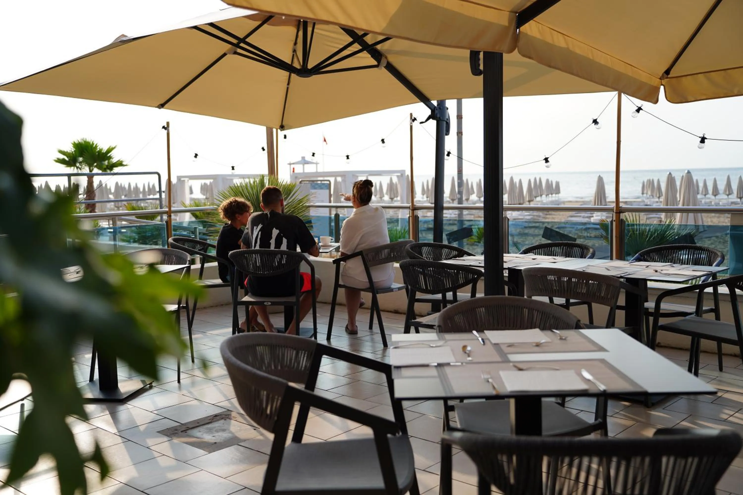 Restaurant/places to eat in Hotel Delaville Frontemare