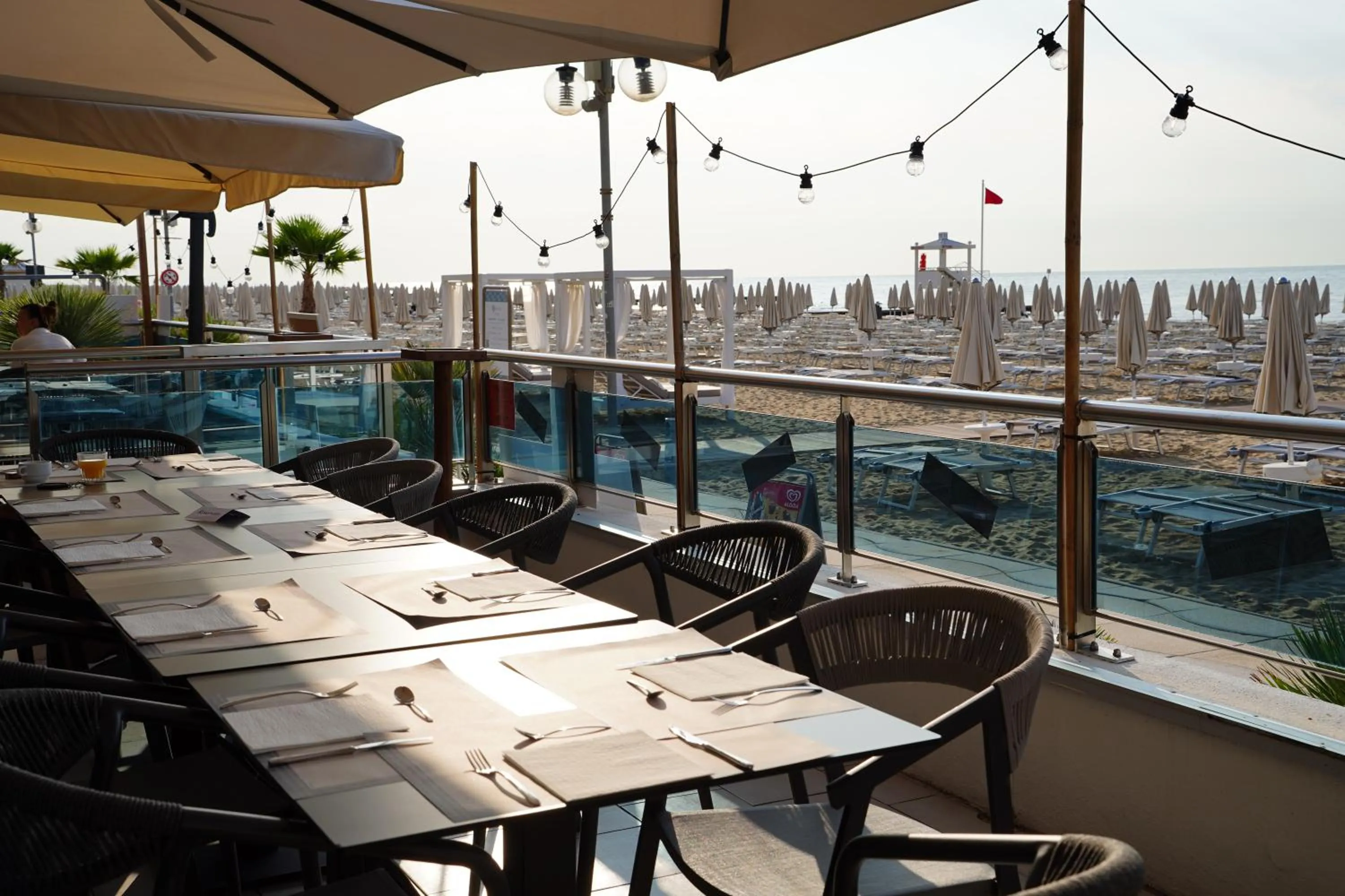 Restaurant/places to eat in Hotel Delaville Frontemare