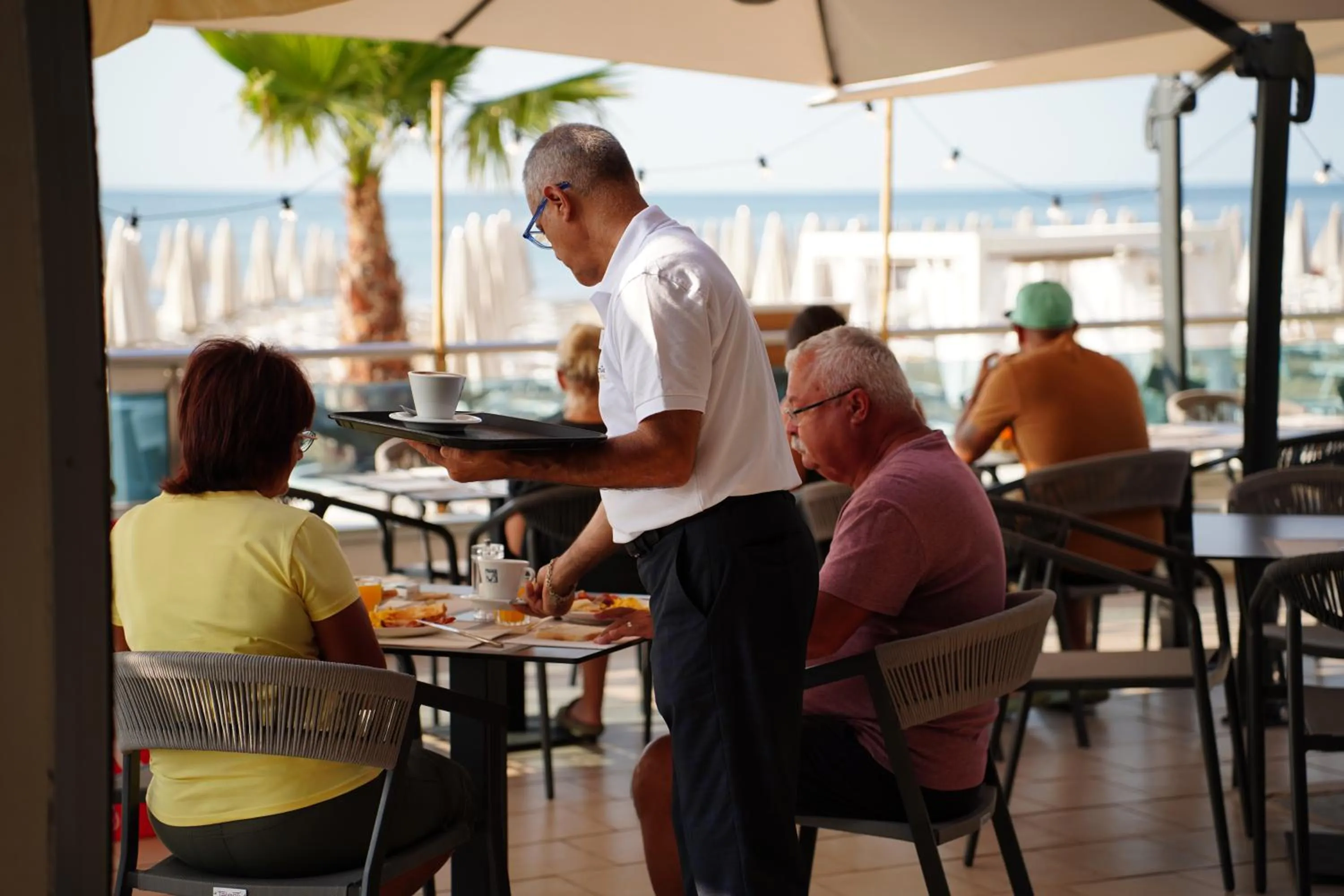 Restaurant/places to eat in Hotel Delaville Frontemare