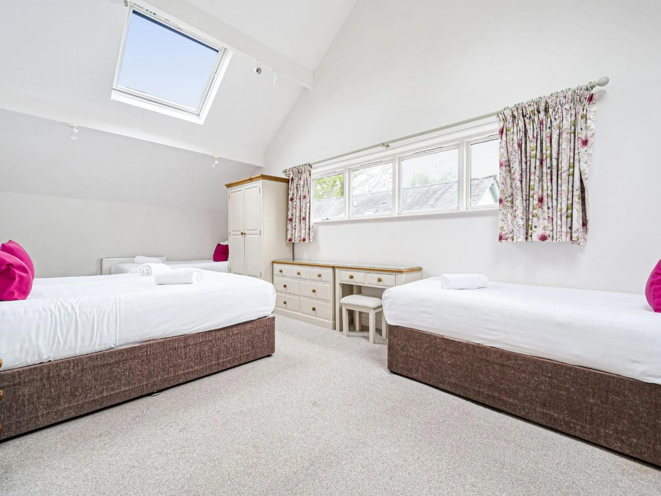 Property building, Bed in Hazel - Woodland Cottages