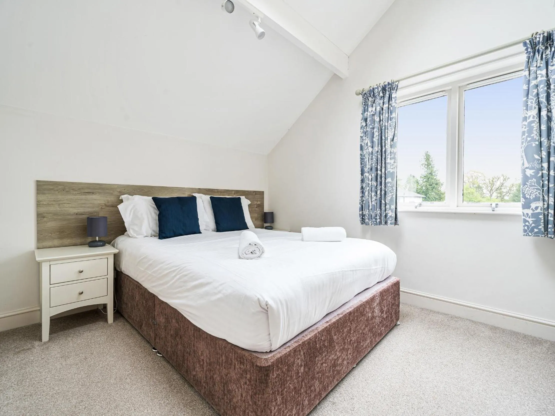 Property building, Bed in Hazel - Woodland Cottages
