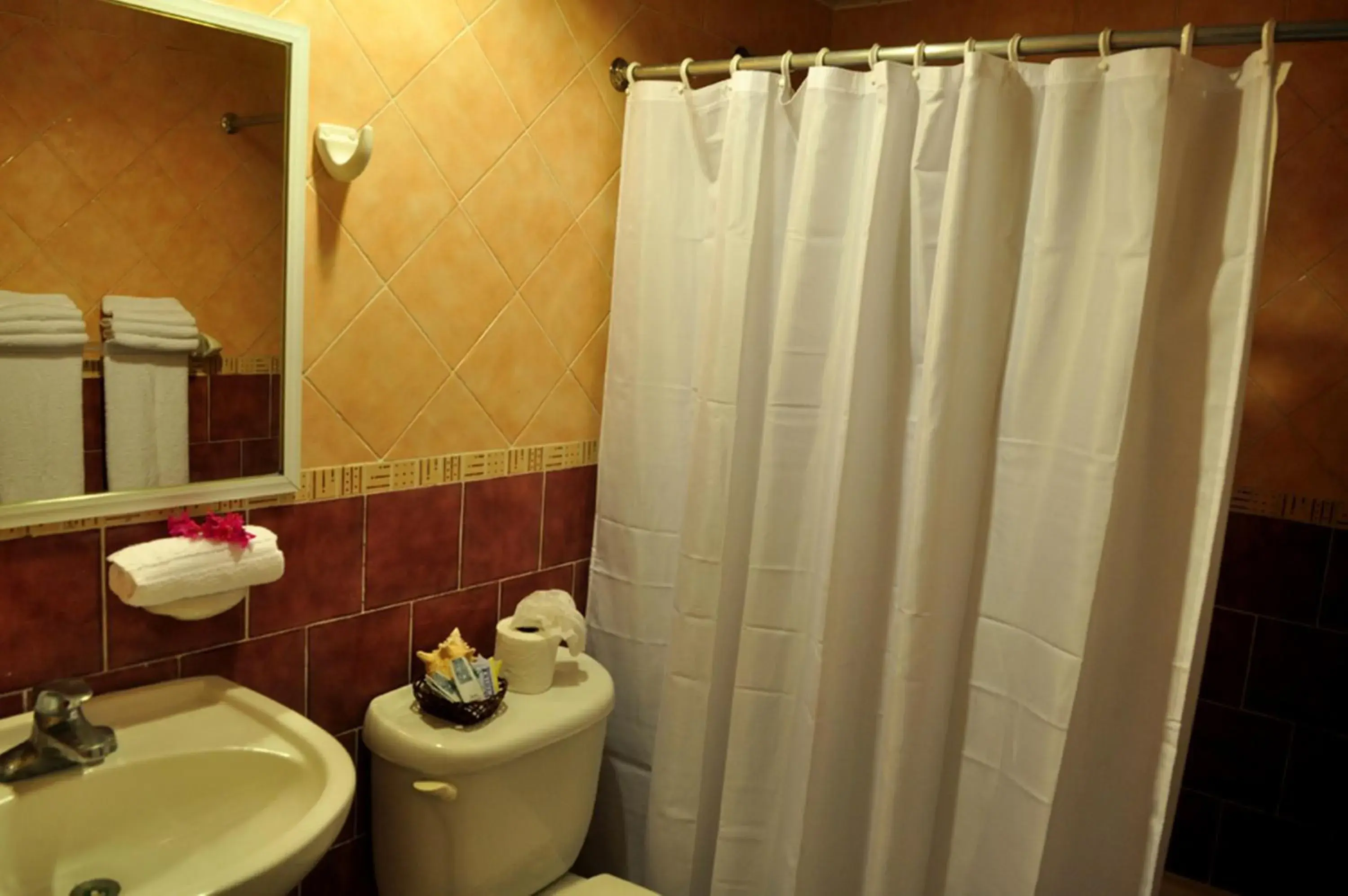 Queen Room with Two Queen Beds - Free WiFi in Hotel & Casino Flamboyan Queen Room with Two Queen Beds - Free WiFi in Hotel & Casino Flamboyan