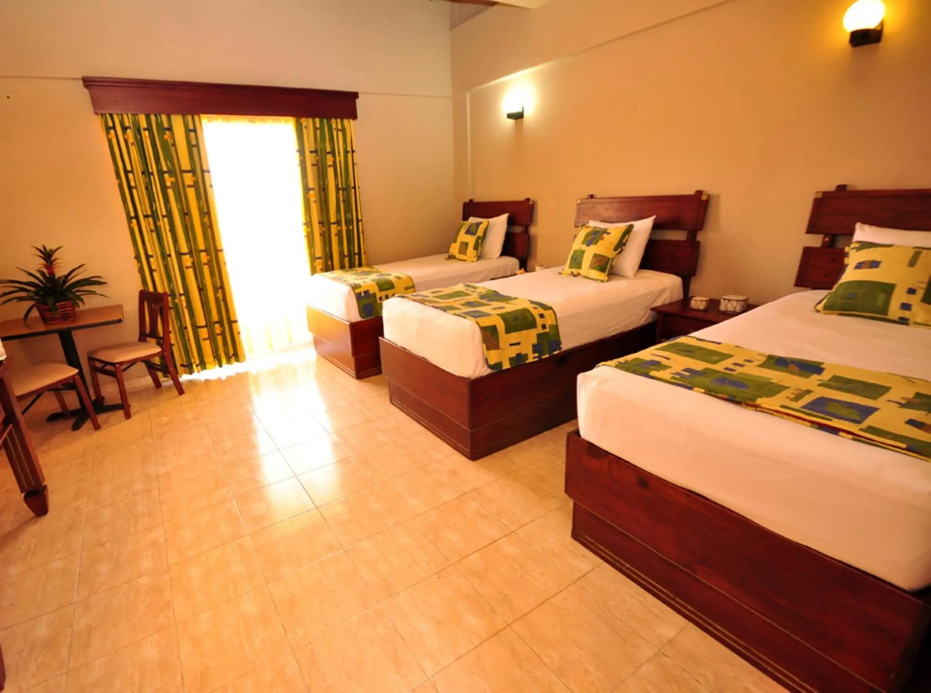 Triple Room - Free Wifi in Hotel & Casino Flamboyan Triple Room - Free Wifi in Hotel & Casino Flamboyan