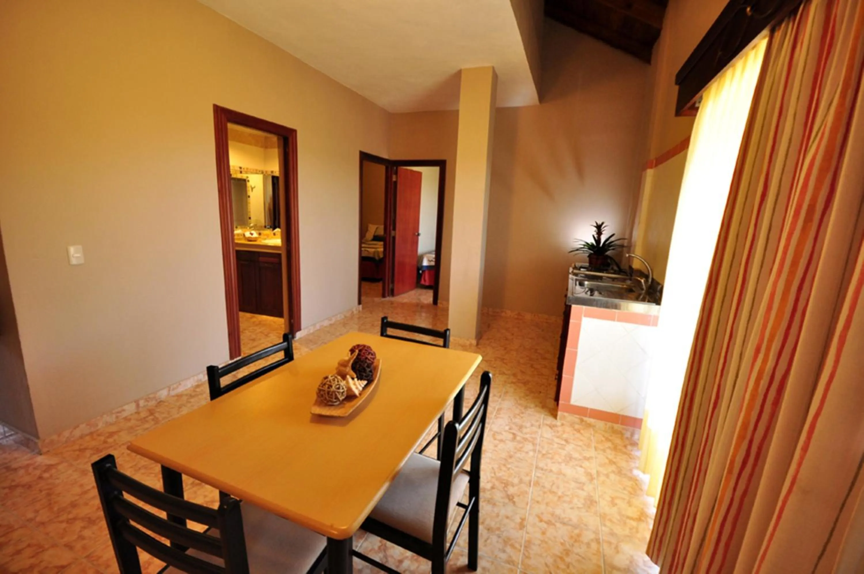 Dining area in Hotel & Casino Flamboyan