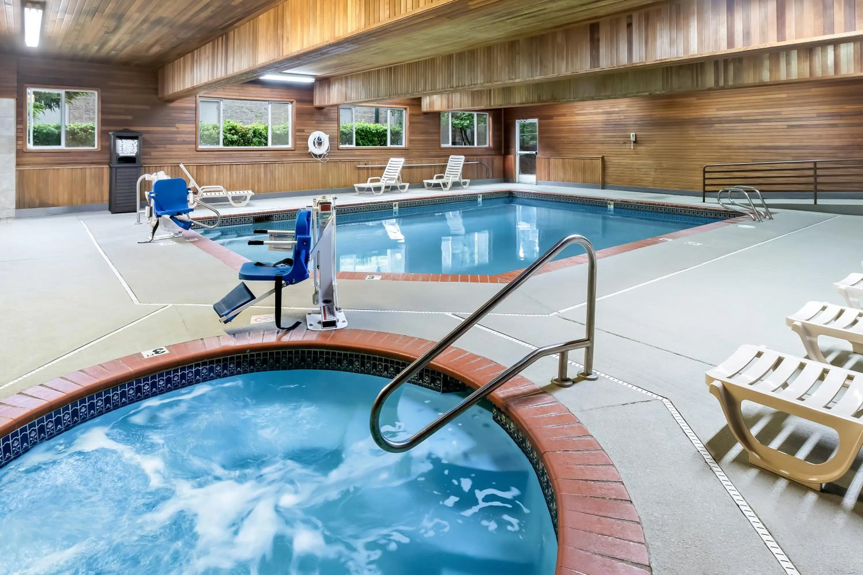 Pool view in Comfort Suites Portland Airport