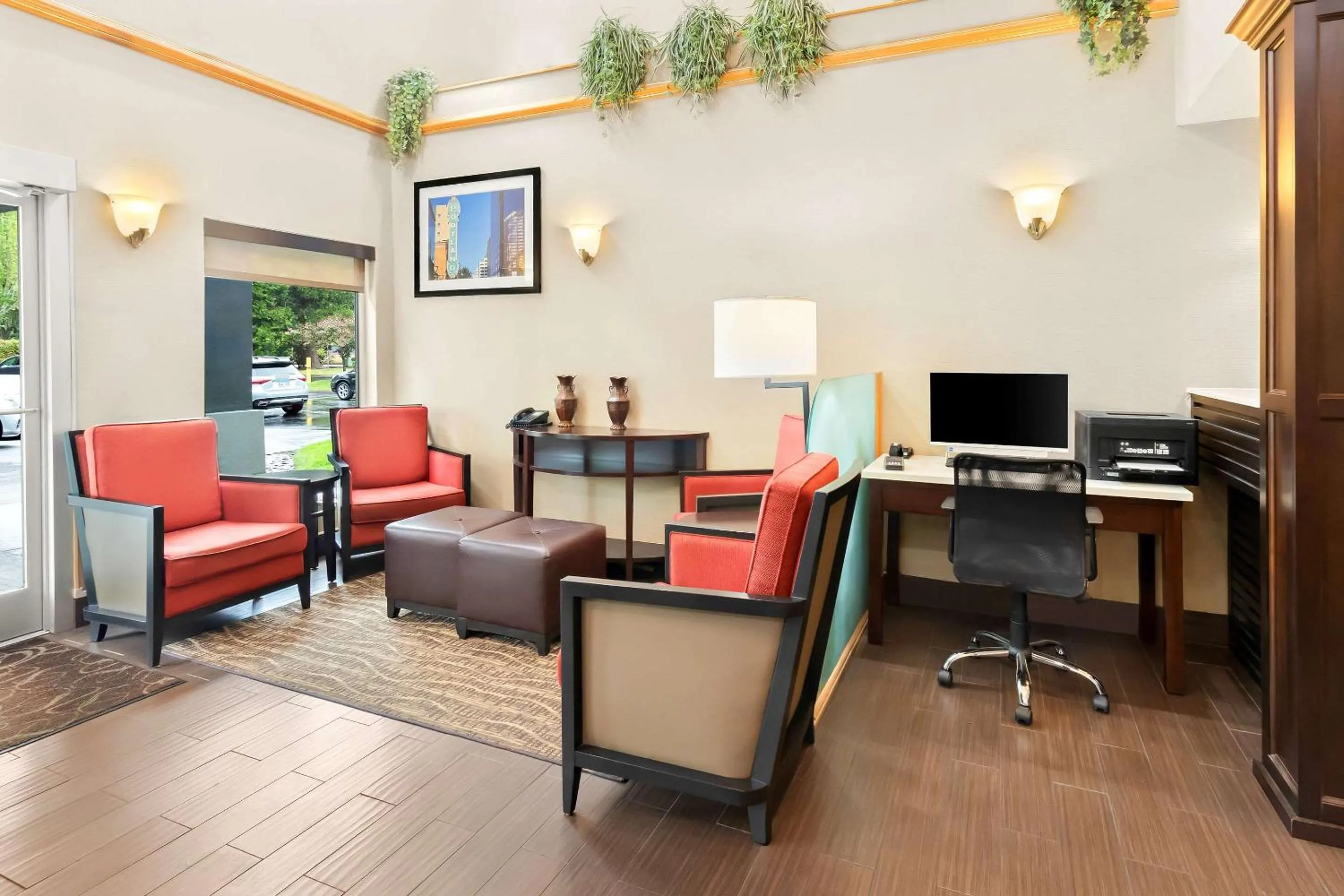 Lobby or reception in Comfort Suites Portland Airport