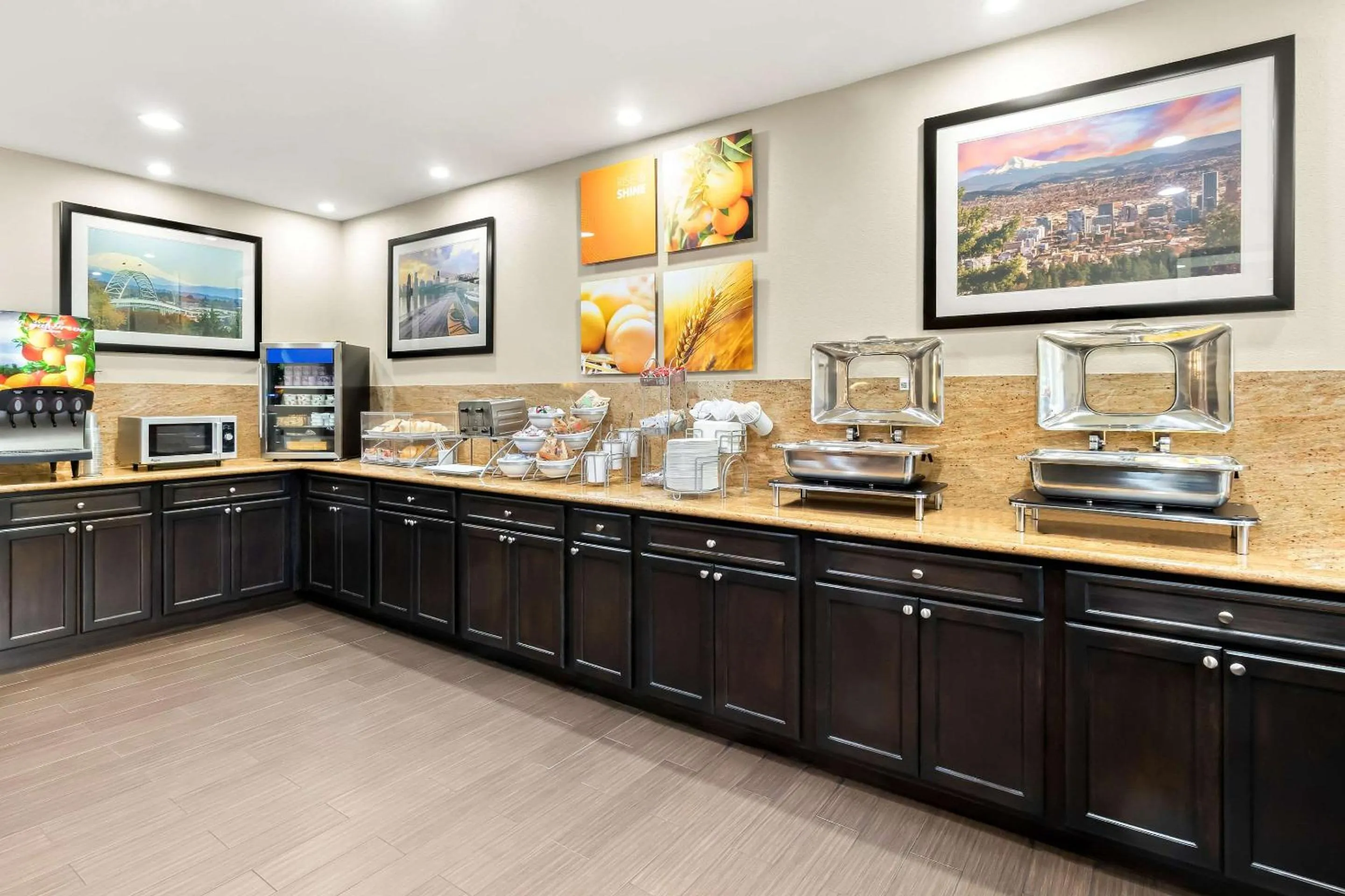 Breakfast in Comfort Suites Portland Airport