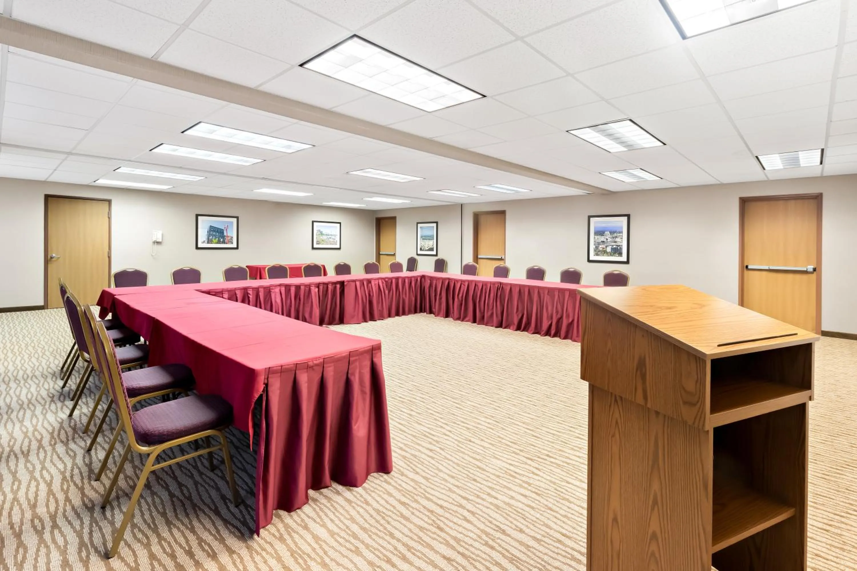 Meeting/conference room in Comfort Suites Portland Airport