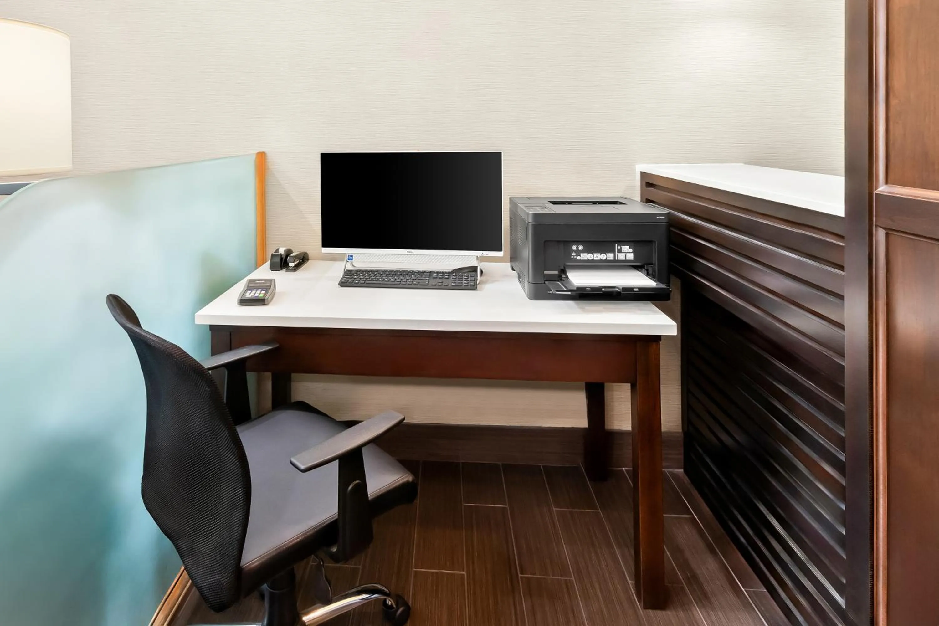 TV and multimedia in Comfort Suites Portland Airport