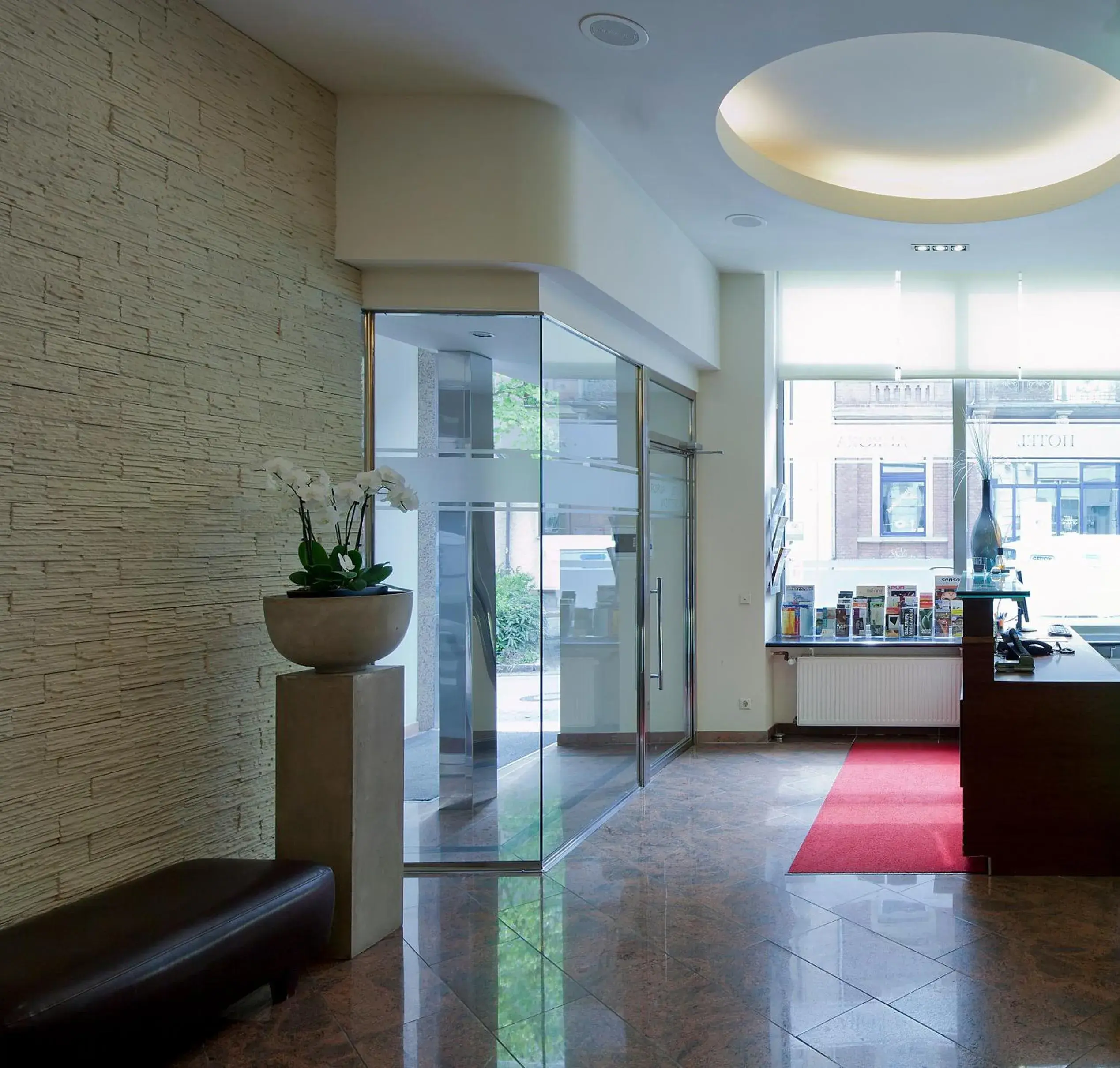 Facade/entrance in Hotel Aurora Facade/entrance in Hotel Aurora