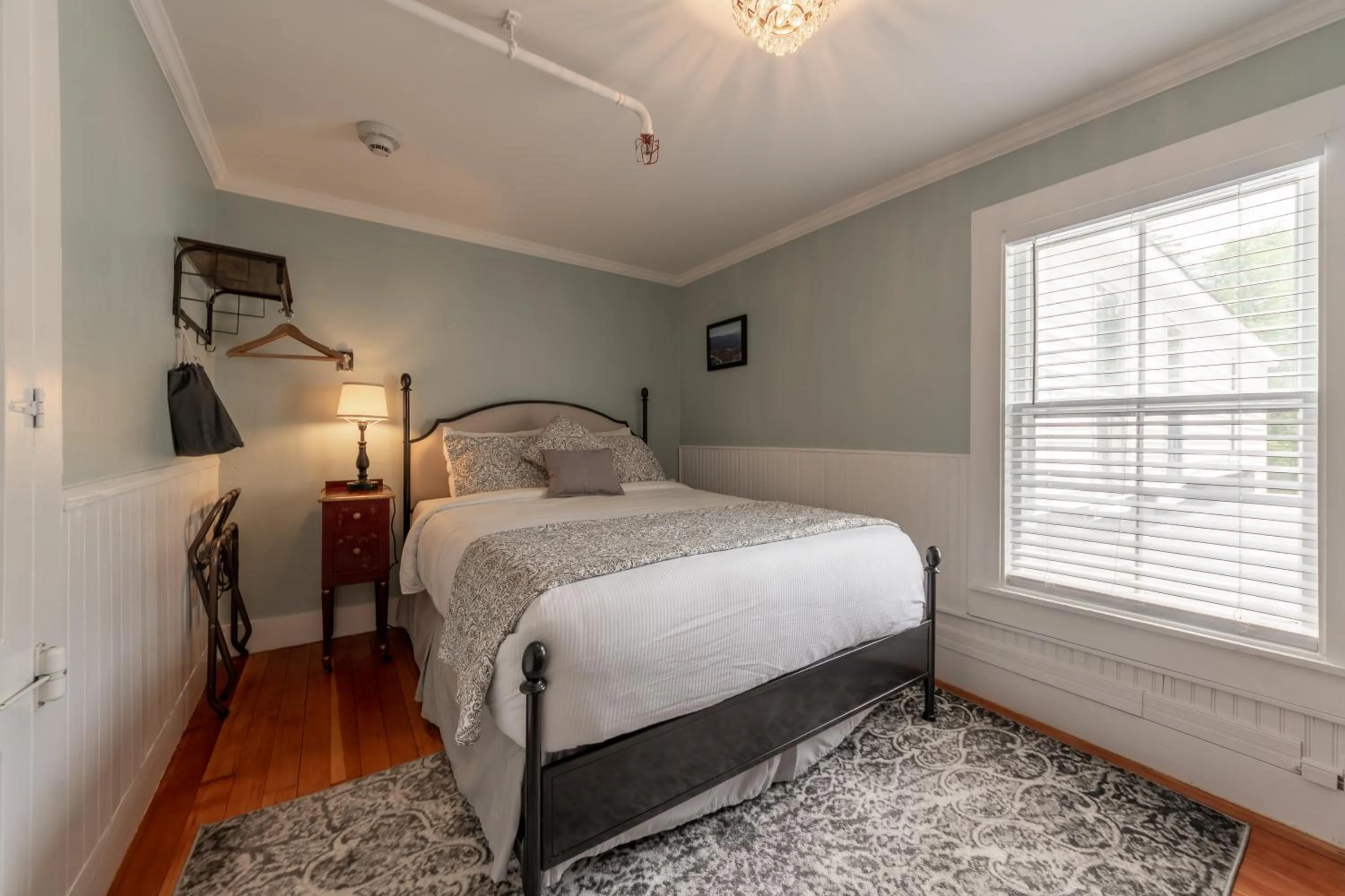 Bedroom, Bed in Cranmore Mountain Lodge Bed & Breakfast