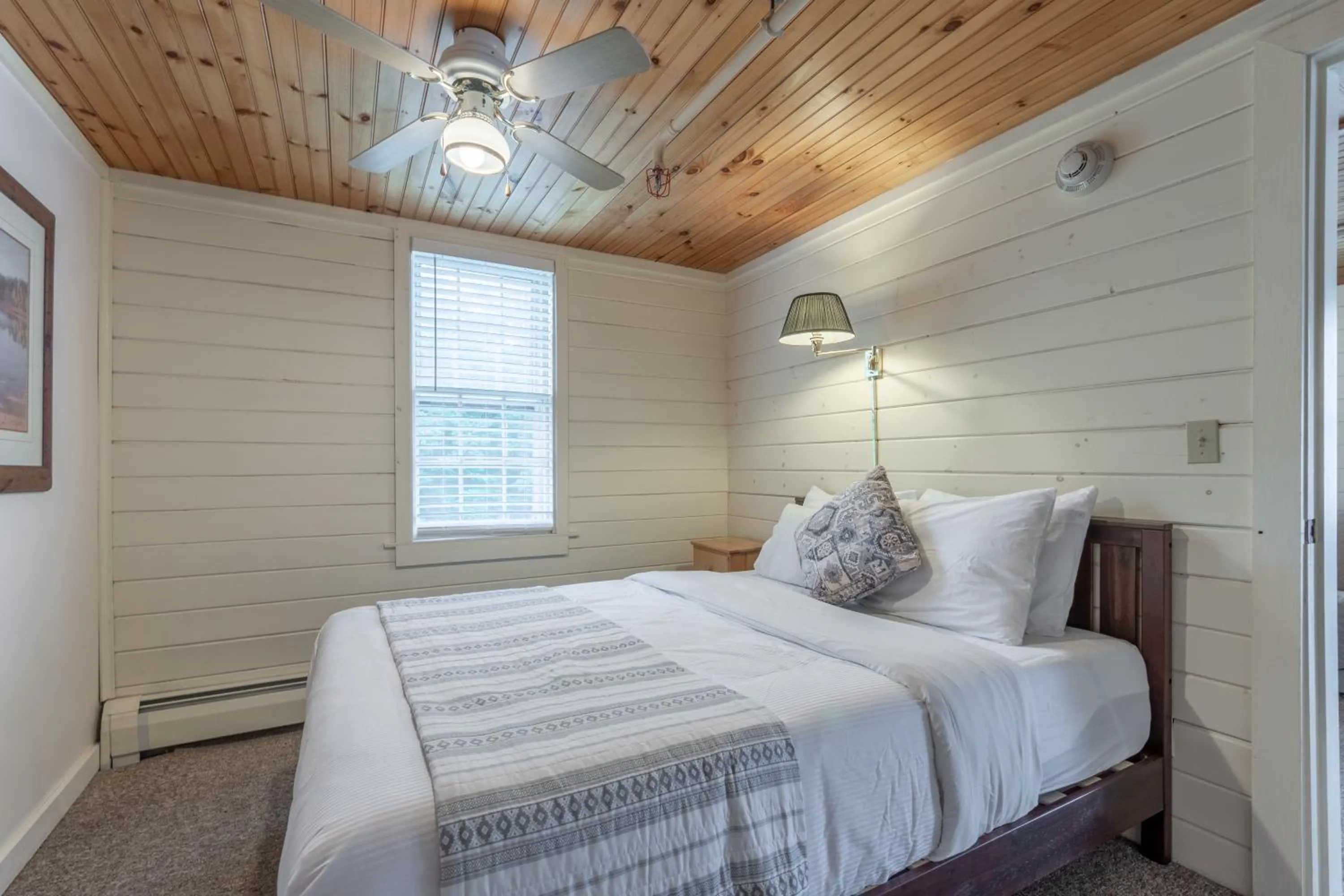 Bedroom, Bed in Cranmore Mountain Lodge Bed & Breakfast