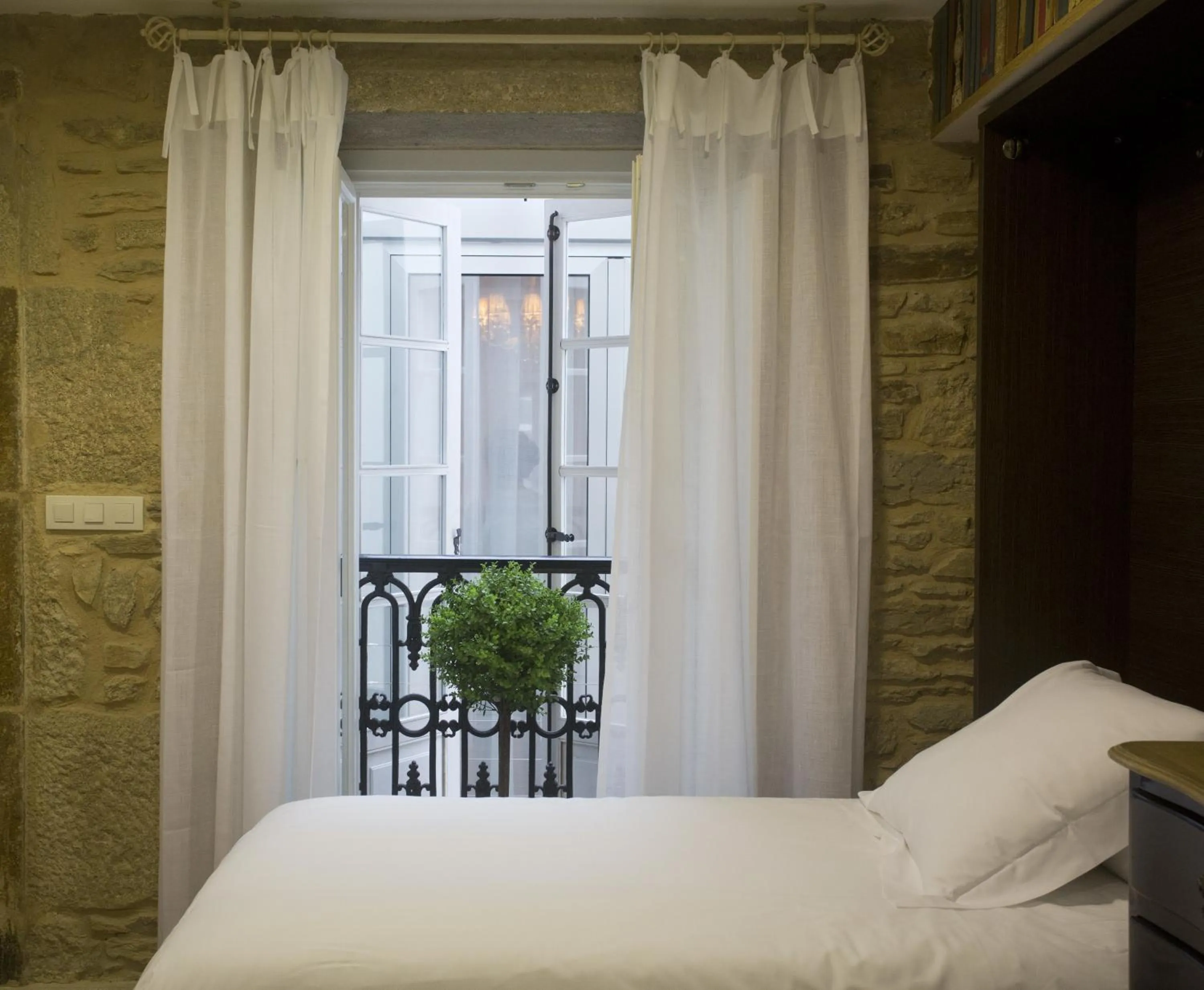 Bedroom, Bed in Catedral Site by Como en Casa