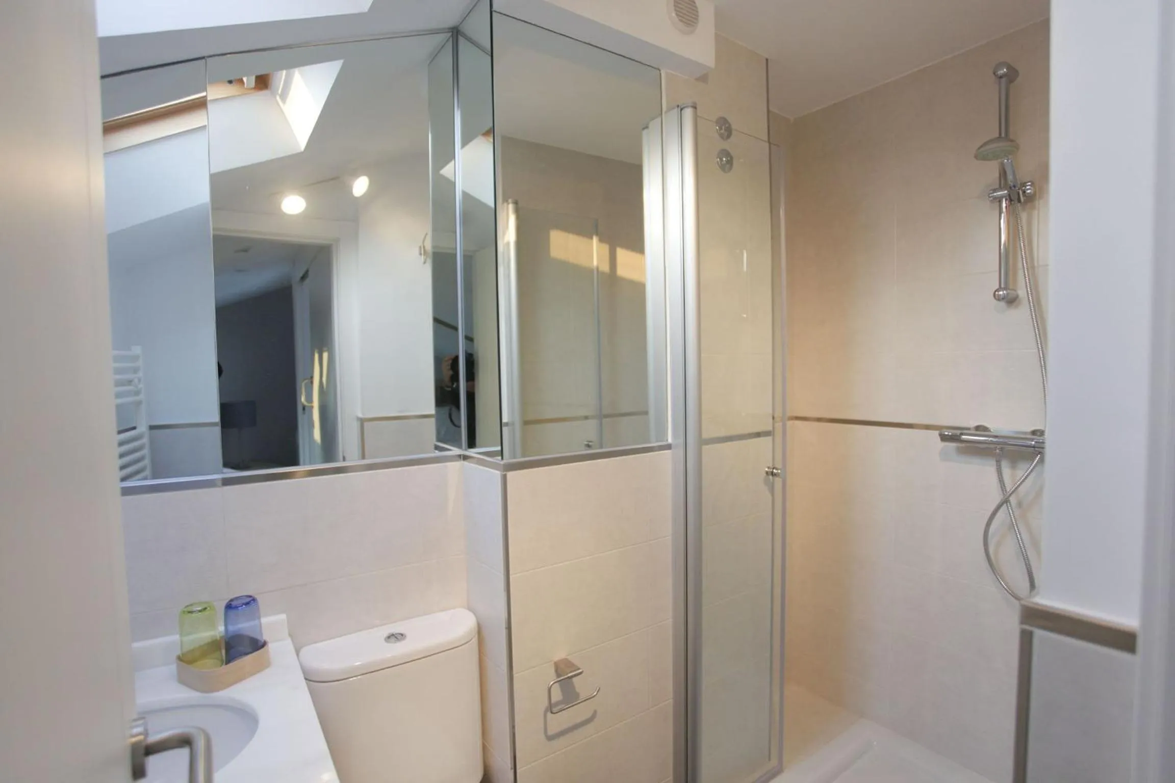 Bathroom in Catedral Site by Como en Casa