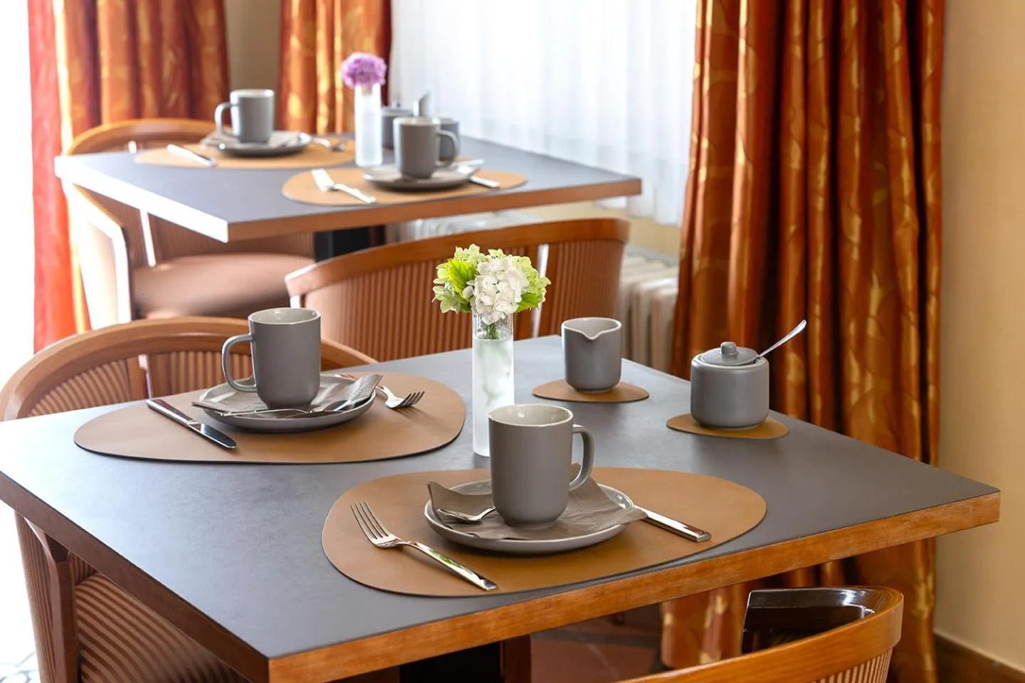 Dining area in Hotel Regina -Garni Köln