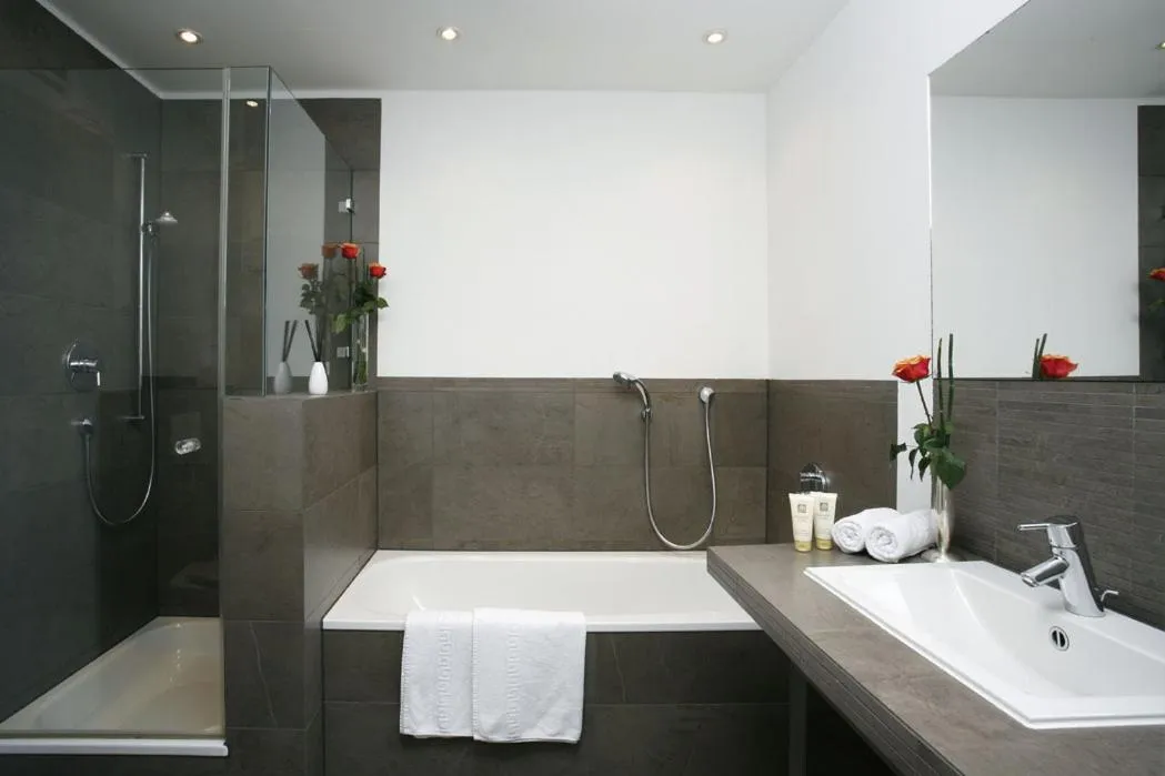 Bathroom in Hotel Regina -Garni Köln