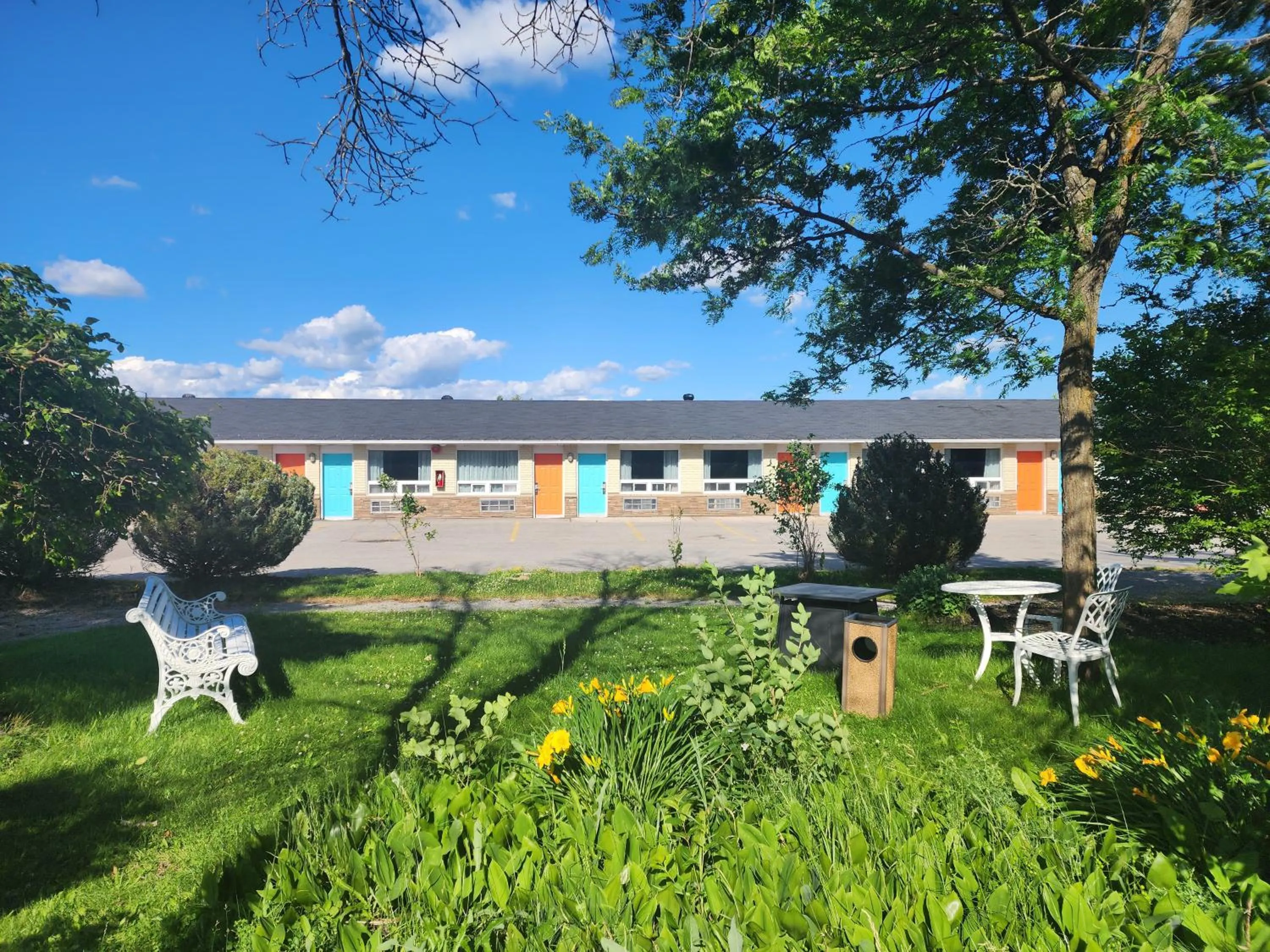 Property building in Howard Johnson by Wyndham Lindsay