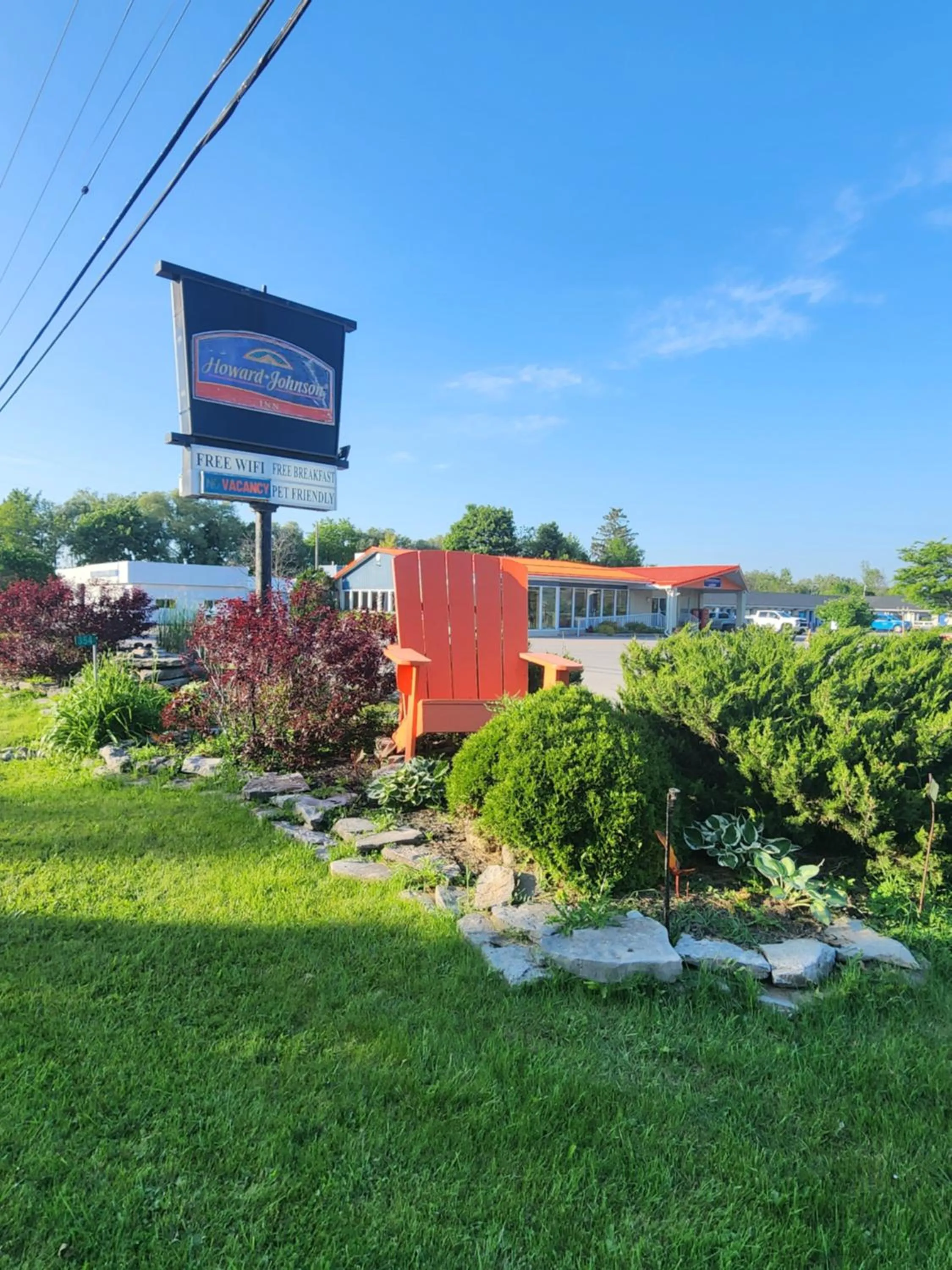 Property building in Howard Johnson by Wyndham Lindsay