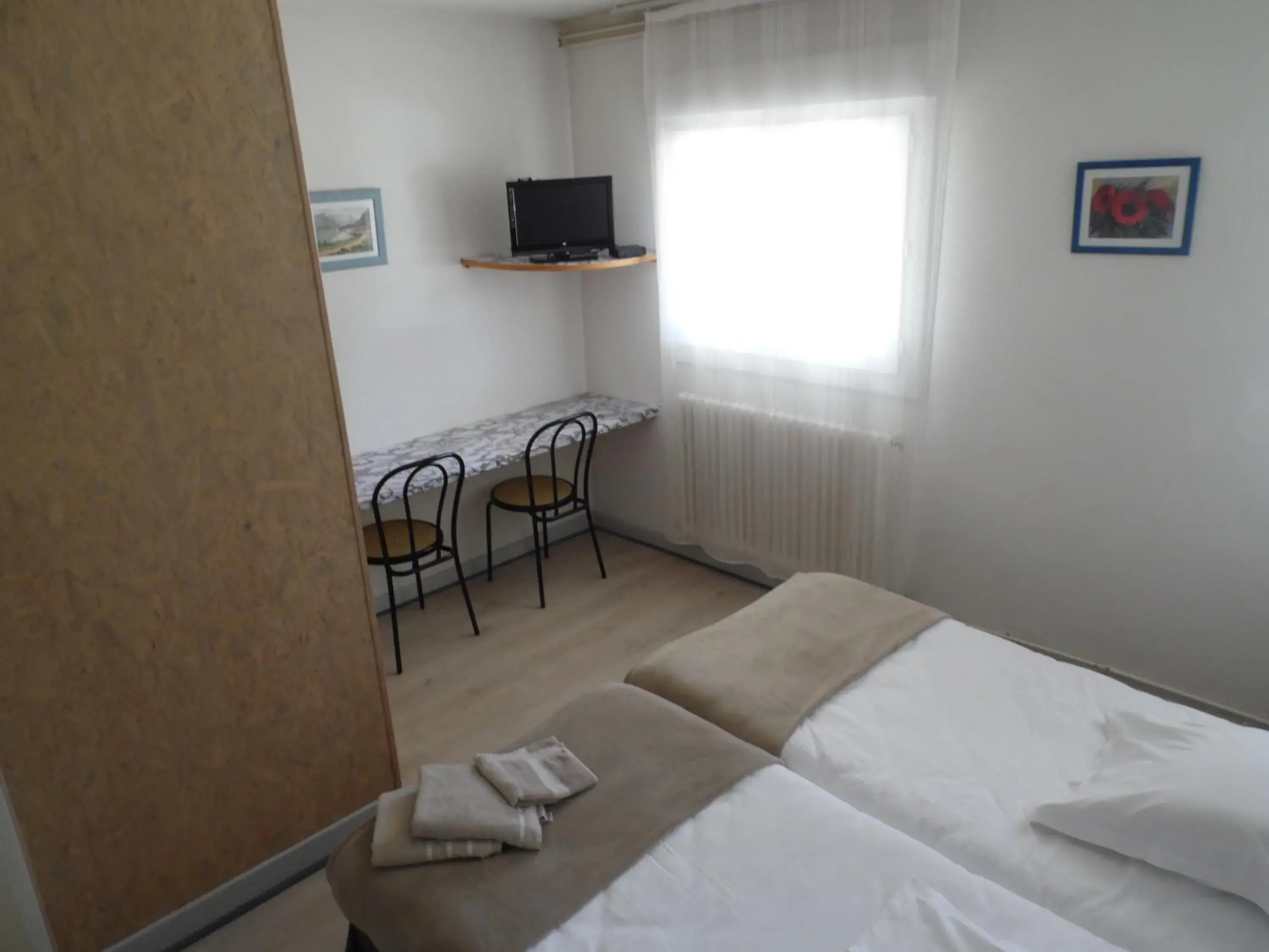Twin Room - single occupancy in Auberge de Lamagistere Twin Room - single occupancy in Auberge de Lamagistere