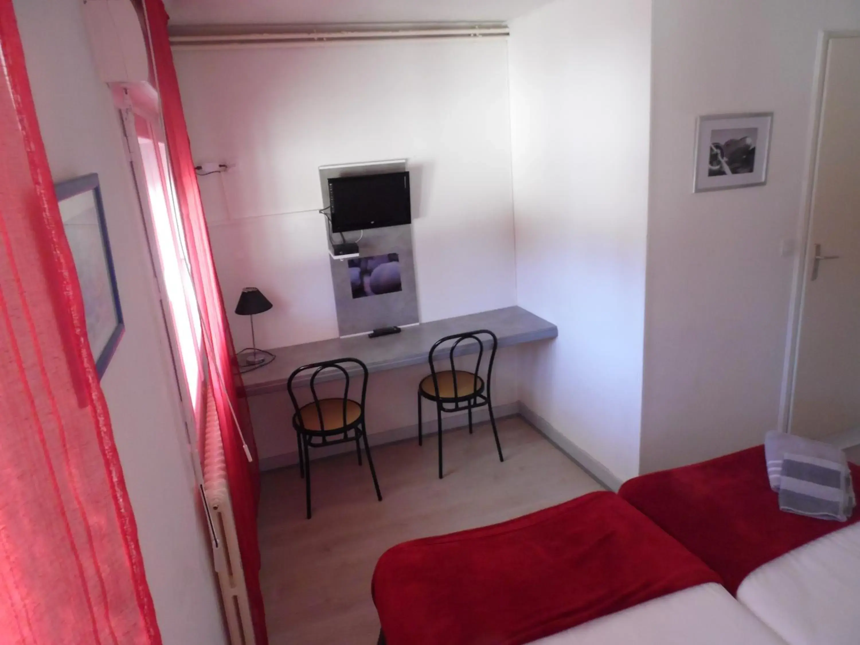 Twin Room - single occupancy in Auberge de Lamagistere Twin Room - single occupancy in Auberge de Lamagistere