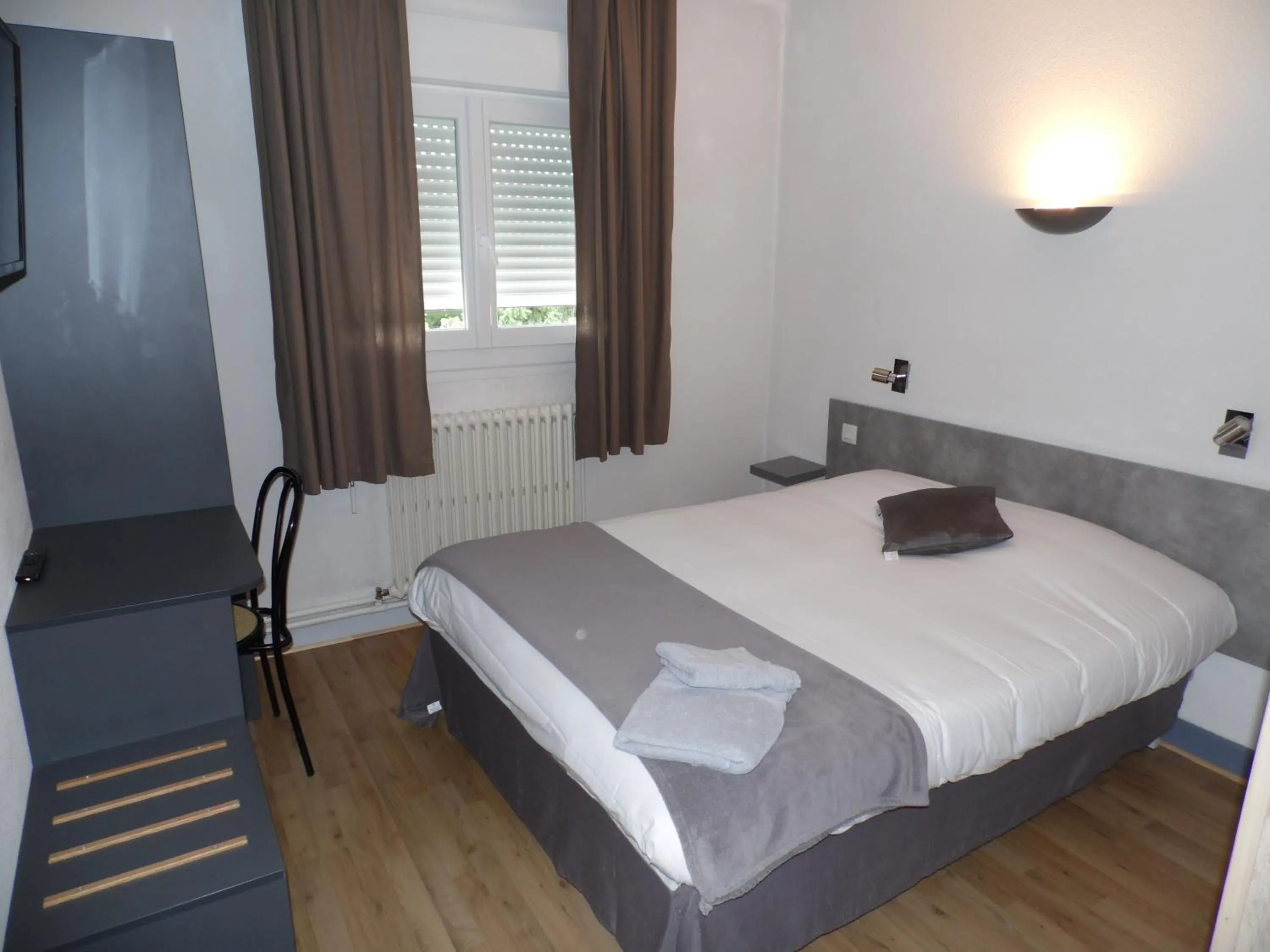 Bedroom, Bed in Auberge de Lamagistere