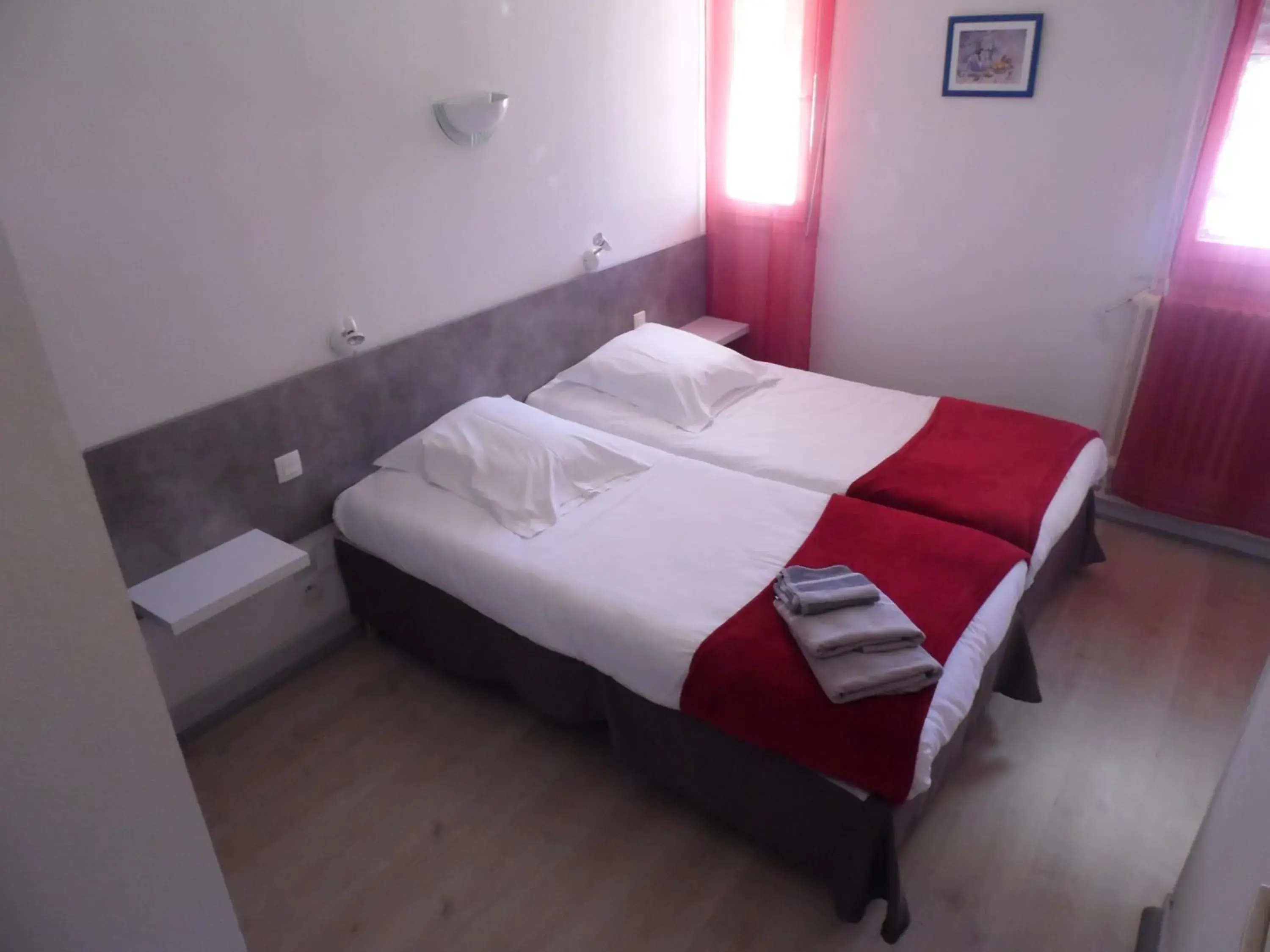 Twin Room - single occupancy in Auberge de Lamagistere Twin Room - single occupancy in Auberge de Lamagistere
