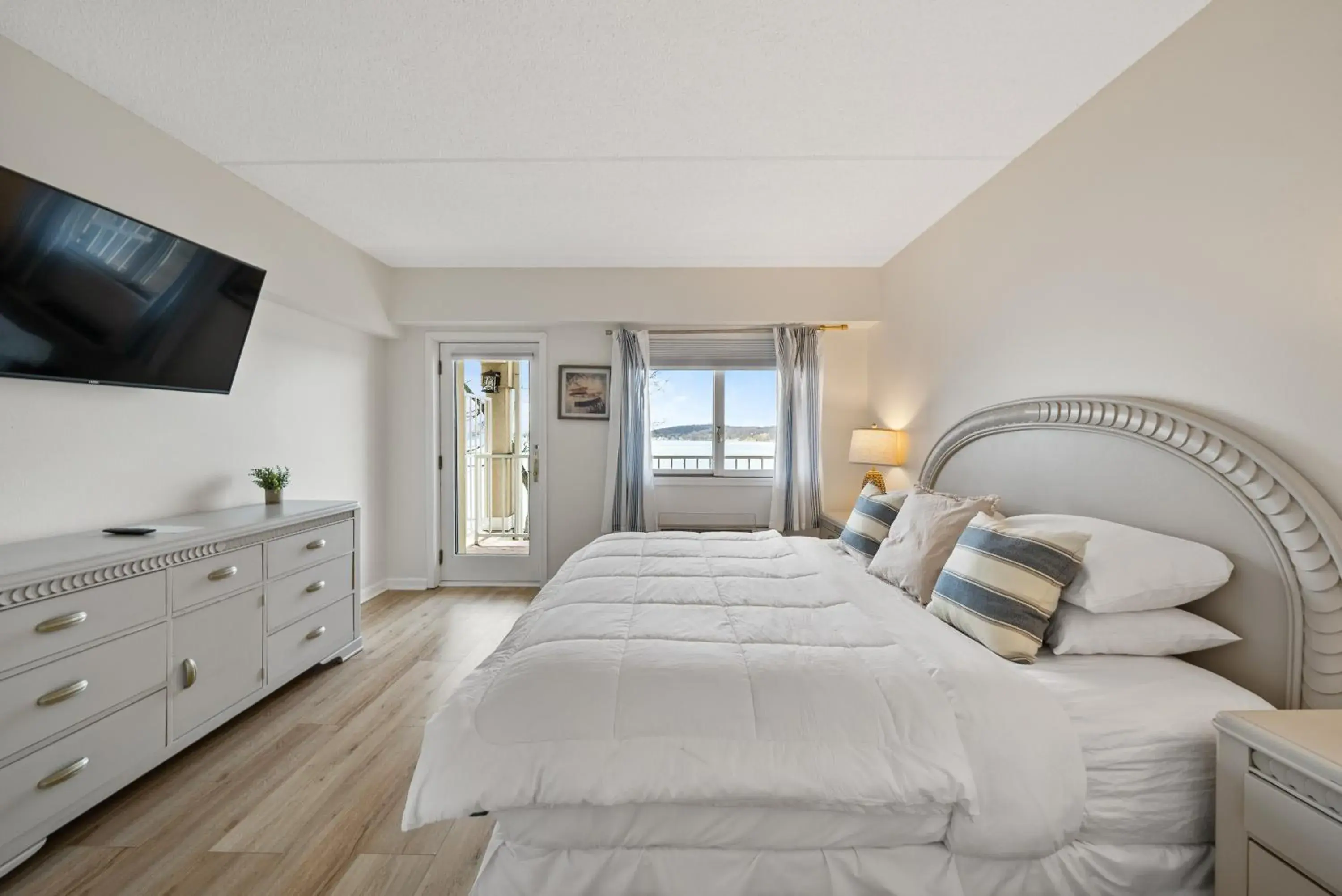 Bedroom, Bed in Bella Vista Suites Lake Geneva Bedroom, Bed in Bella Vista Suites Lake Geneva