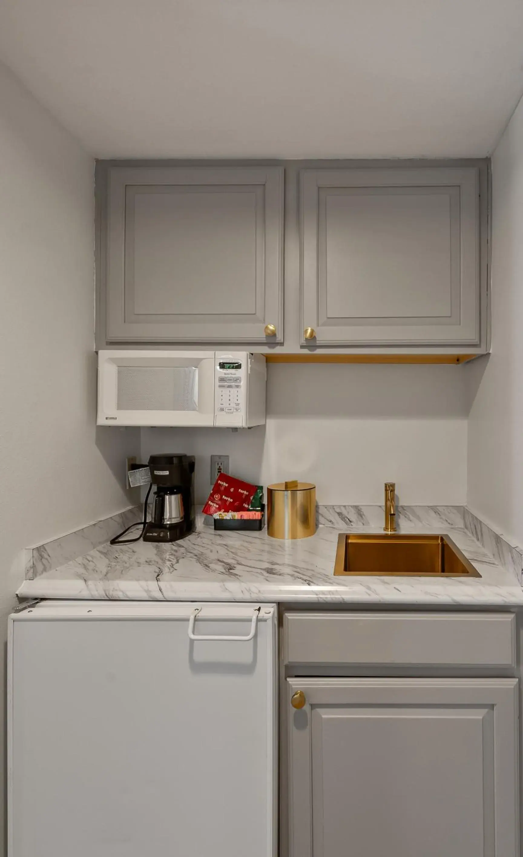 King Room with Sofa Bed - Lake View in Bella Vista Suites Lake Geneva King Room with Sofa Bed - Lake View in Bella Vista Suites Lake Geneva