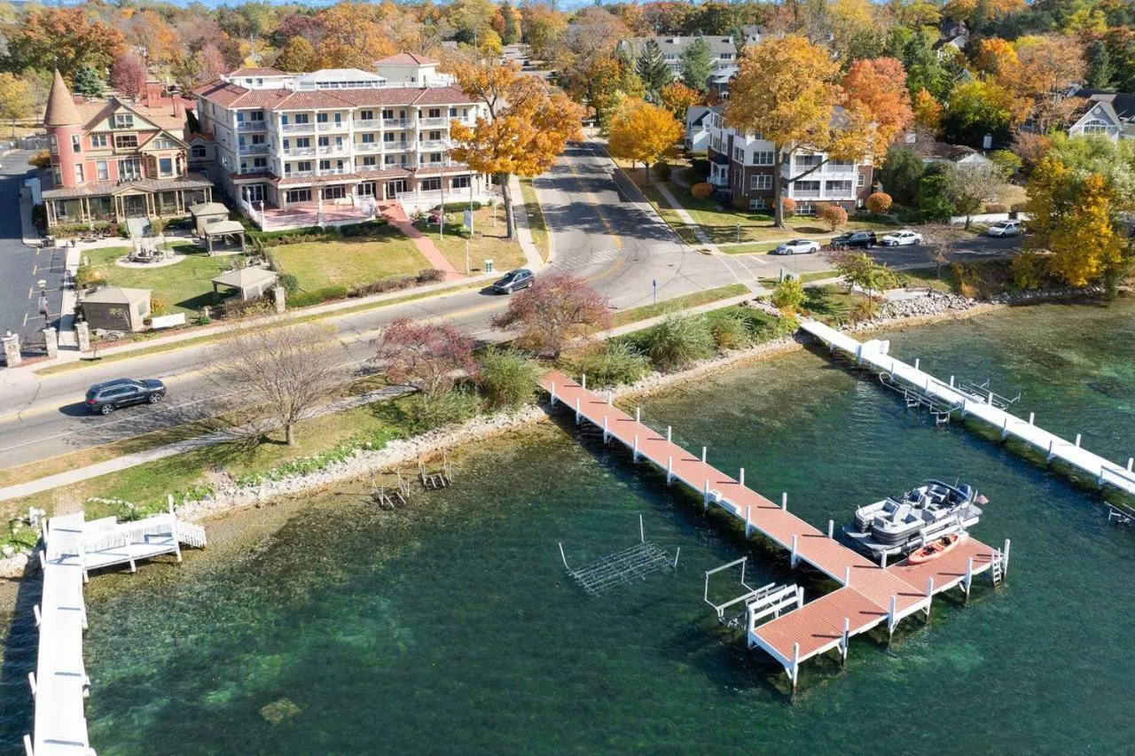 Property building in Bella Vista Suites Lake Geneva