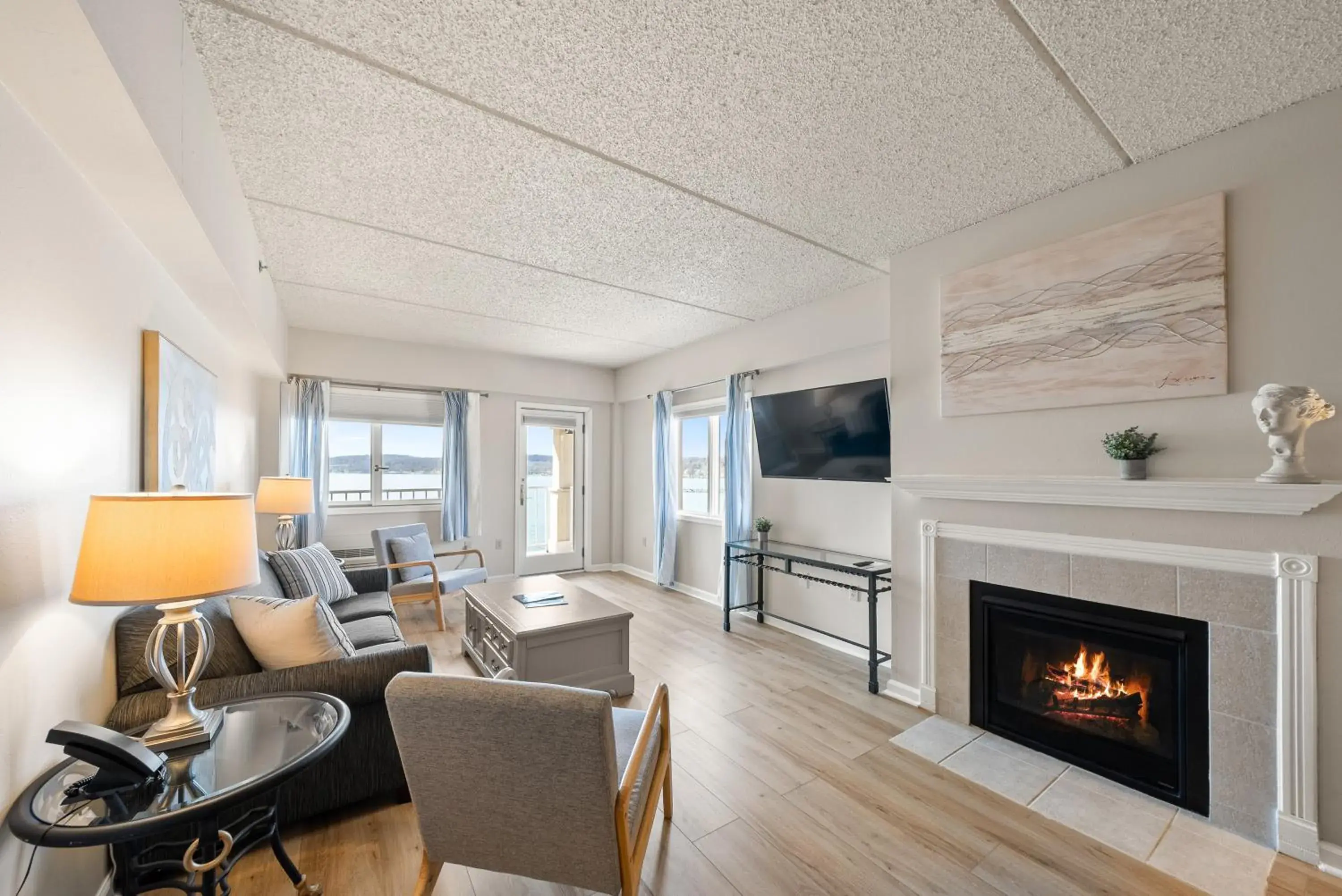 Living room in Bella Vista Suites Lake Geneva Living room in Bella Vista Suites Lake Geneva