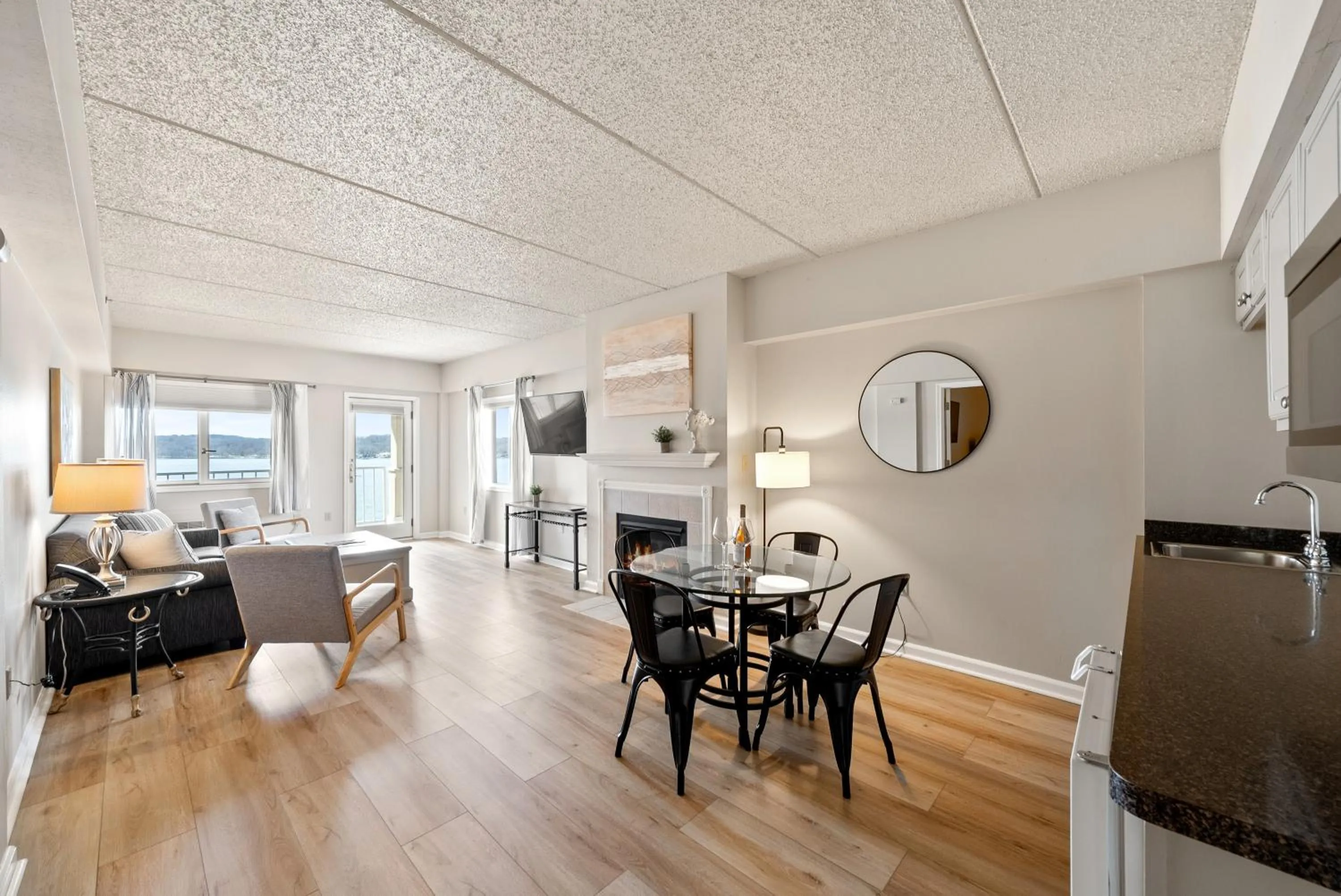 Living room in Bella Vista Suites Lake Geneva