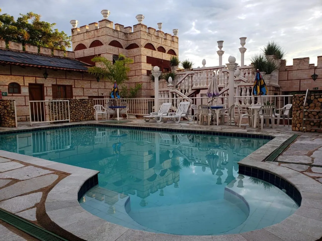 Swimming pool in Pousada al Castello di Giulietta e Romeo