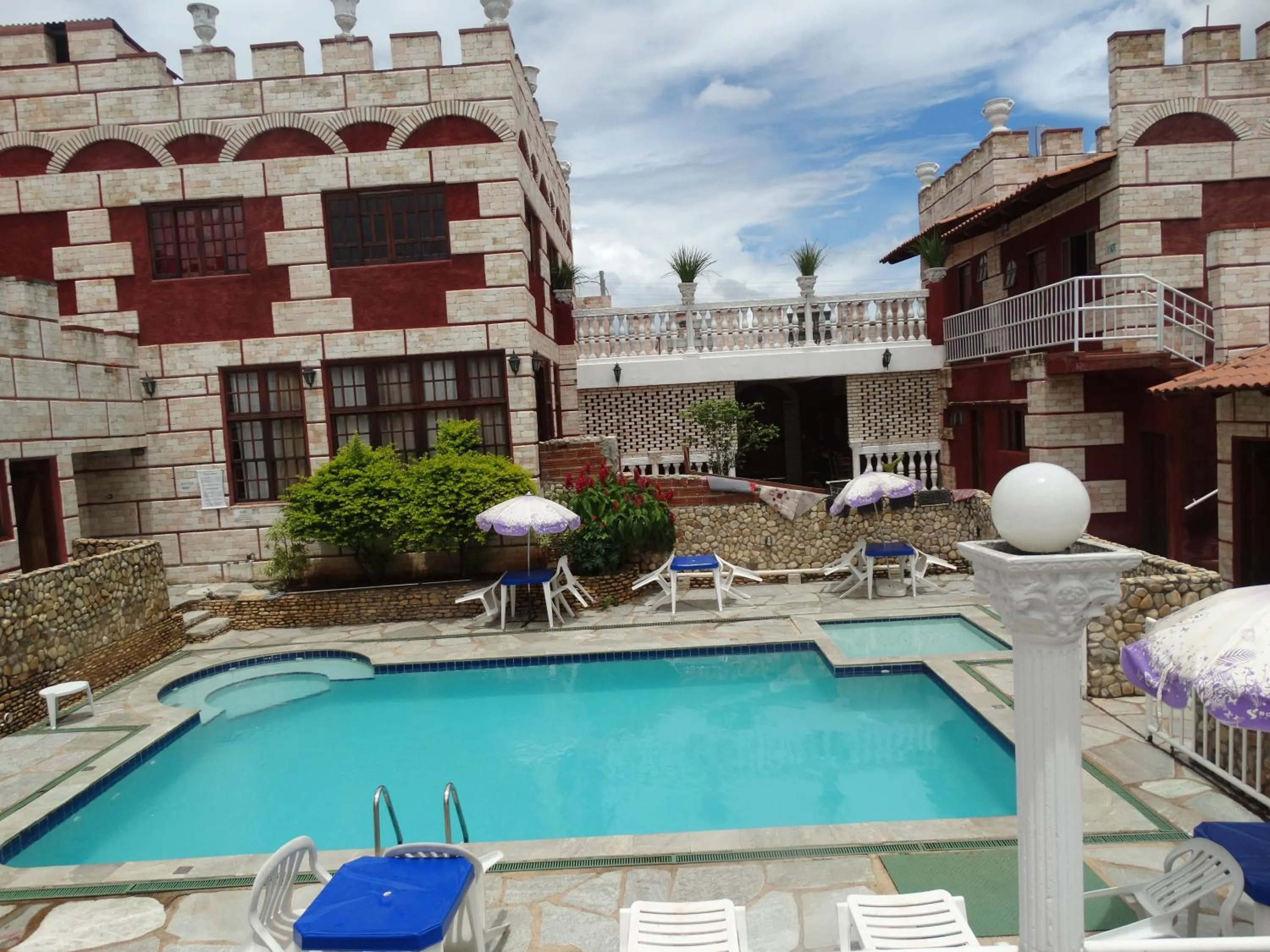 Swimming pool in Pousada al Castello di Giulietta e Romeo