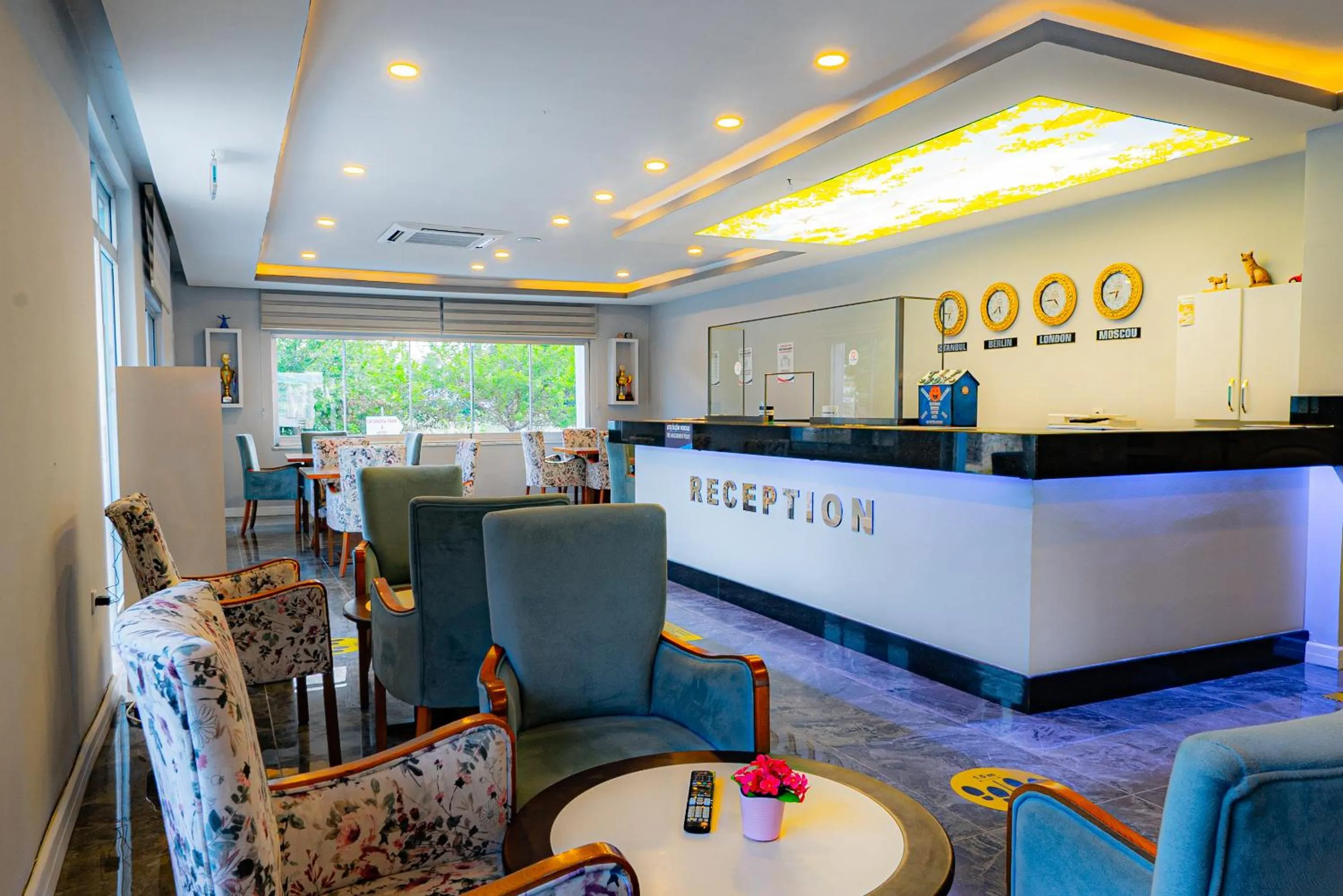 Lobby or reception in Sunberk Hotel