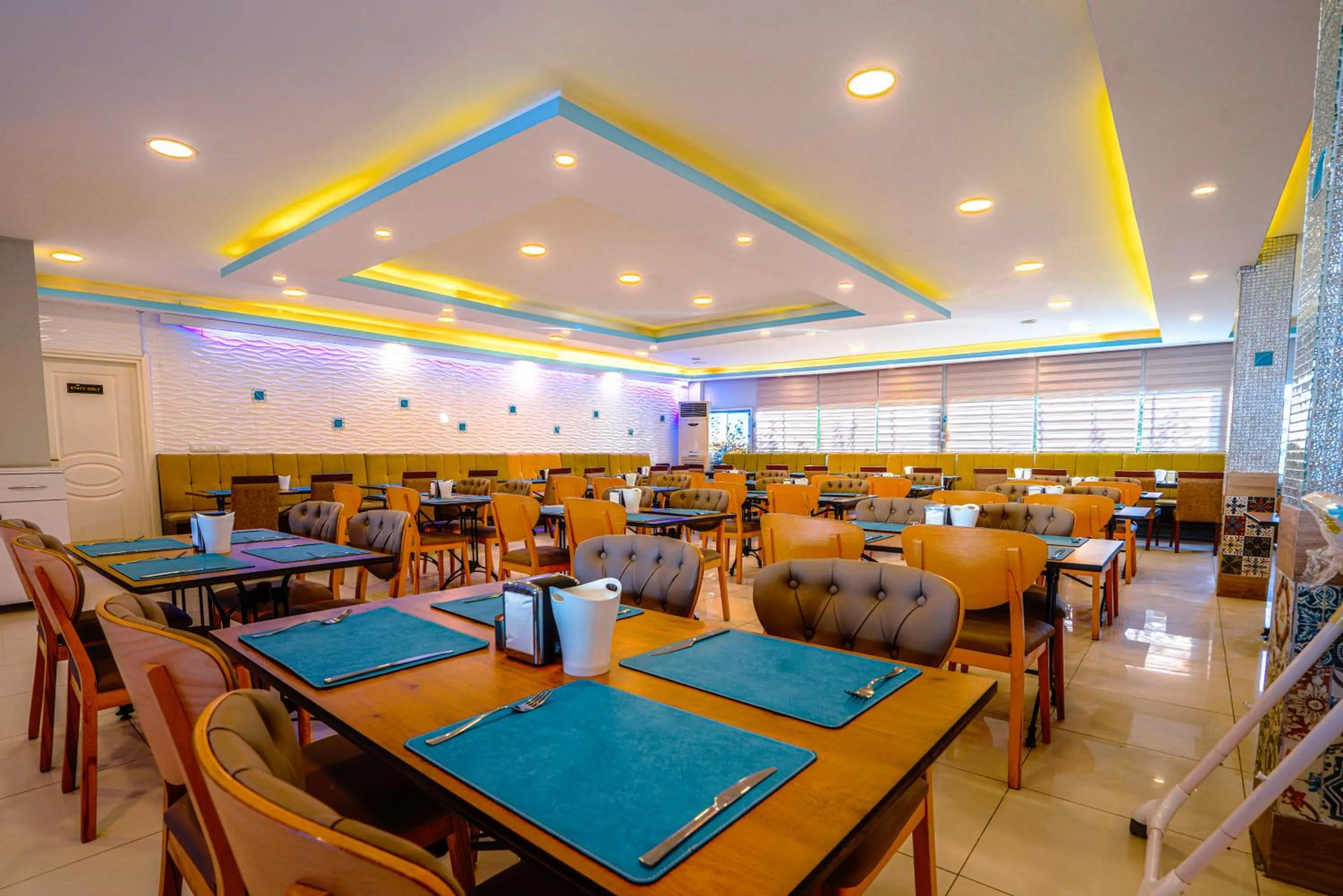 Restaurant/places to eat in Sunberk Hotel