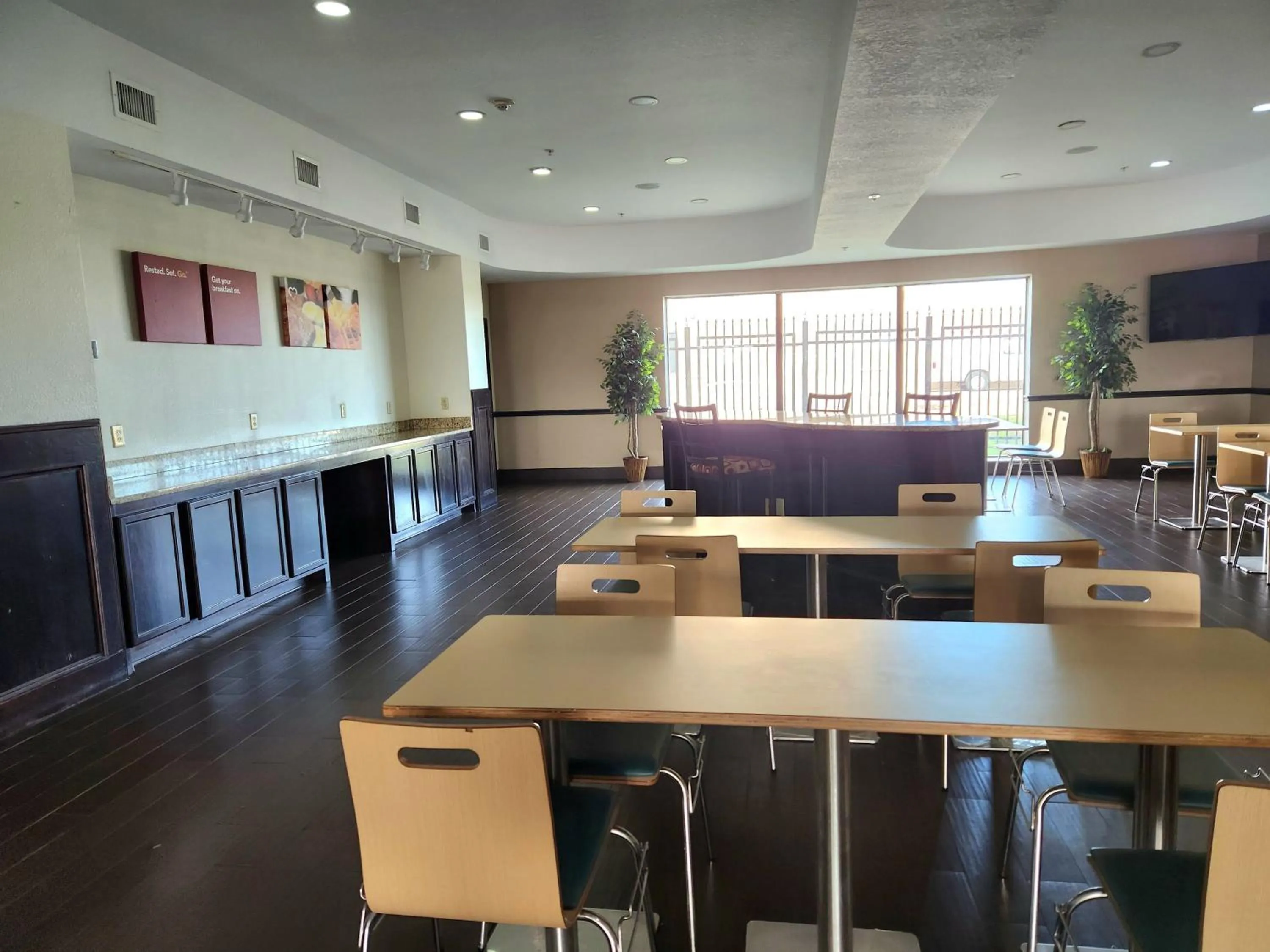 Breakfast in Days Inn & Suites by Wyndham Houston / West Energy Corridor