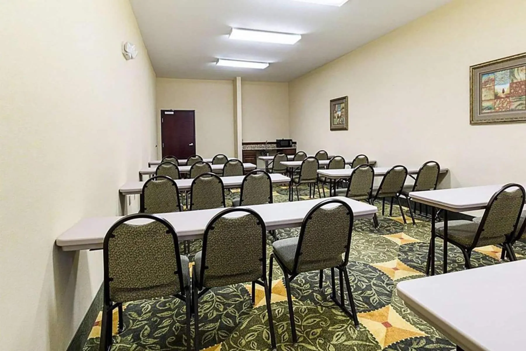 Meeting/conference room in Days Inn & Suites by Wyndham Houston / West Energy Corridor
