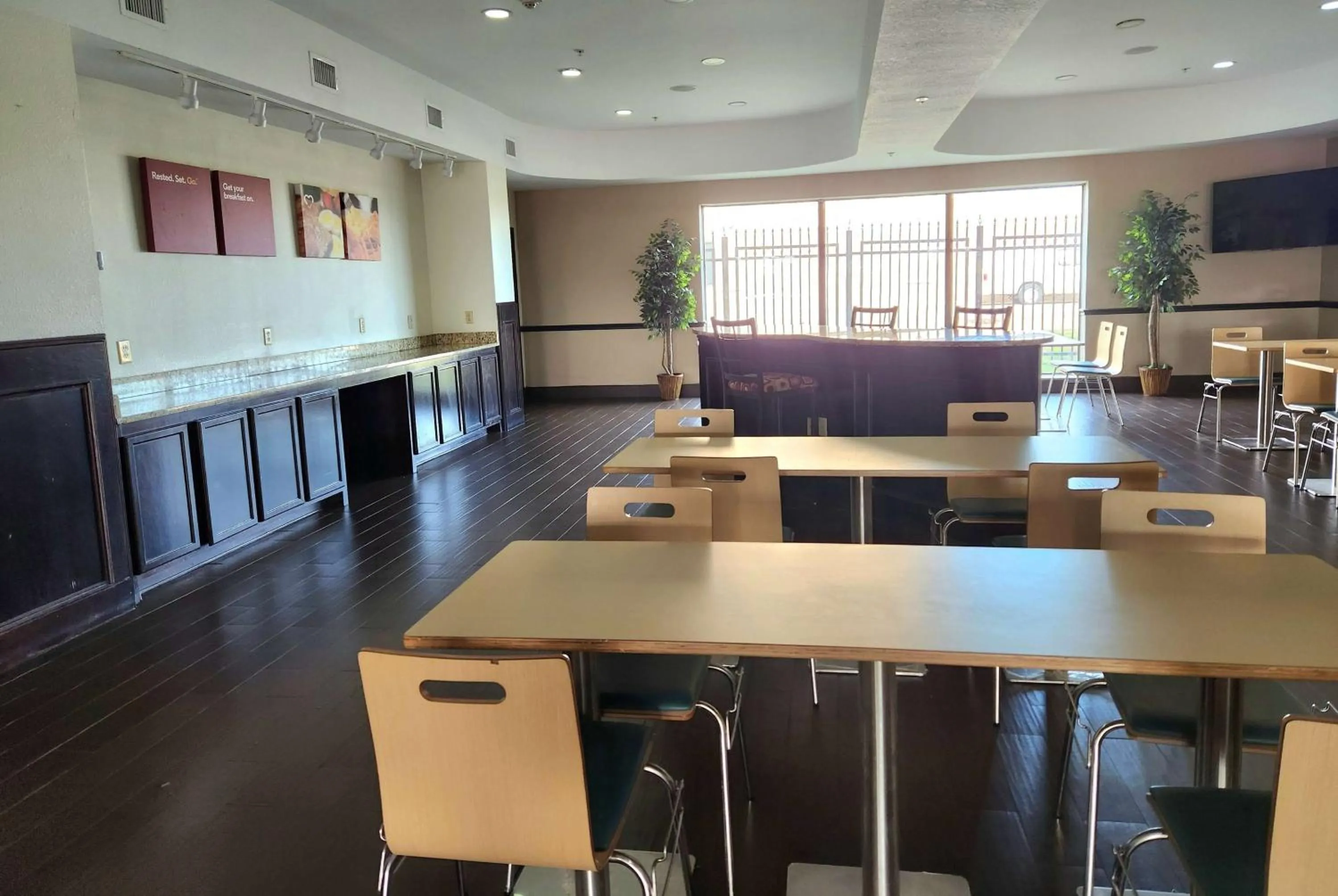 Breakfast in Days Inn & Suites by Wyndham Houston / West Energy Corridor