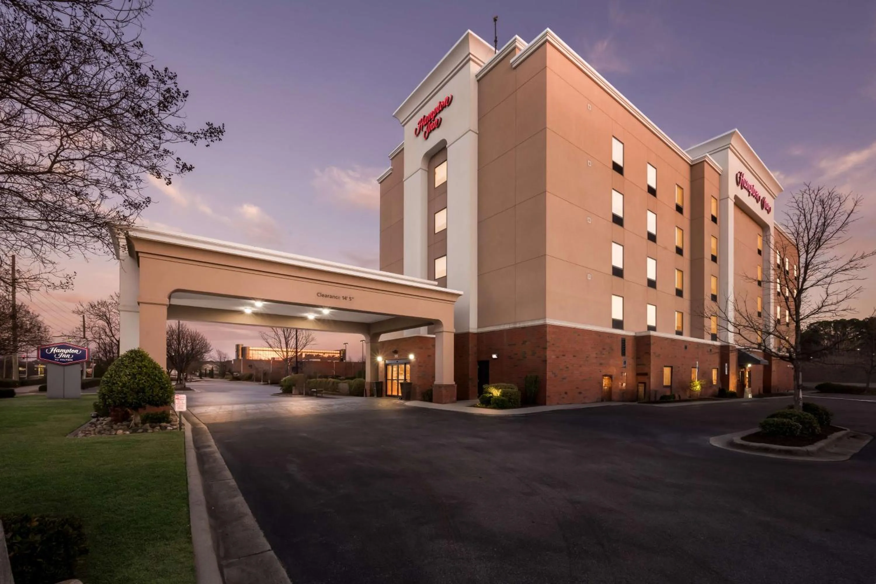 Property building in Hampton Inn Greenville