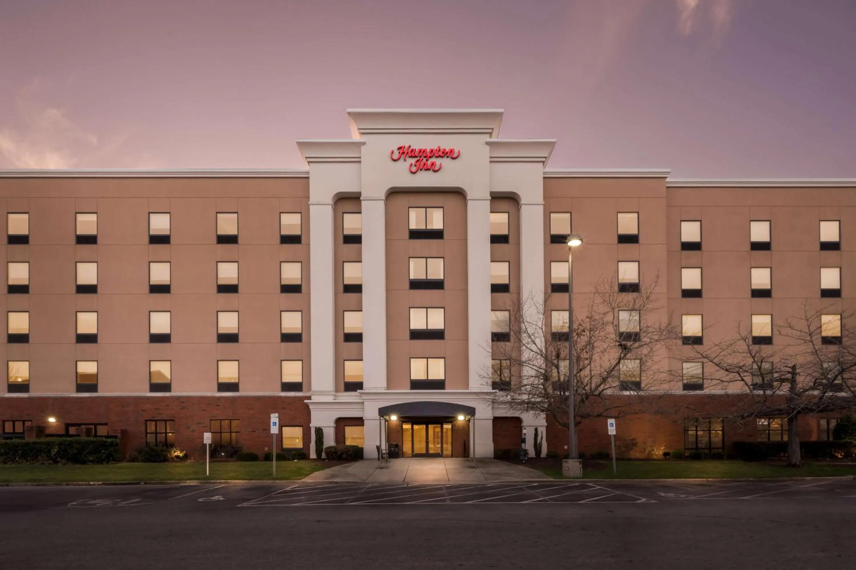 Property building in Hampton Inn Greenville
