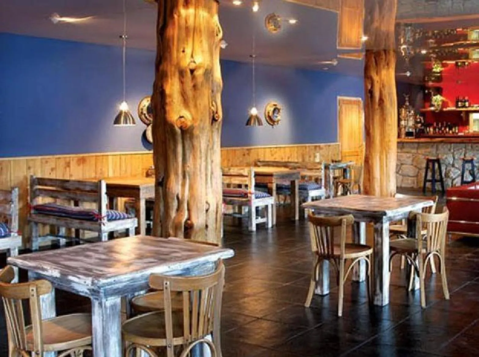 Restaurant/places to eat in Cabañas Puerto Pireo