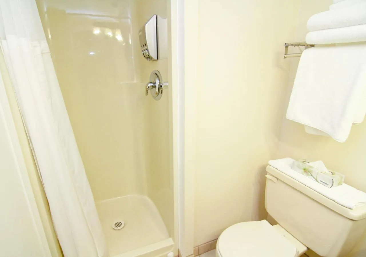 Shower in Heron's Landing Hotel