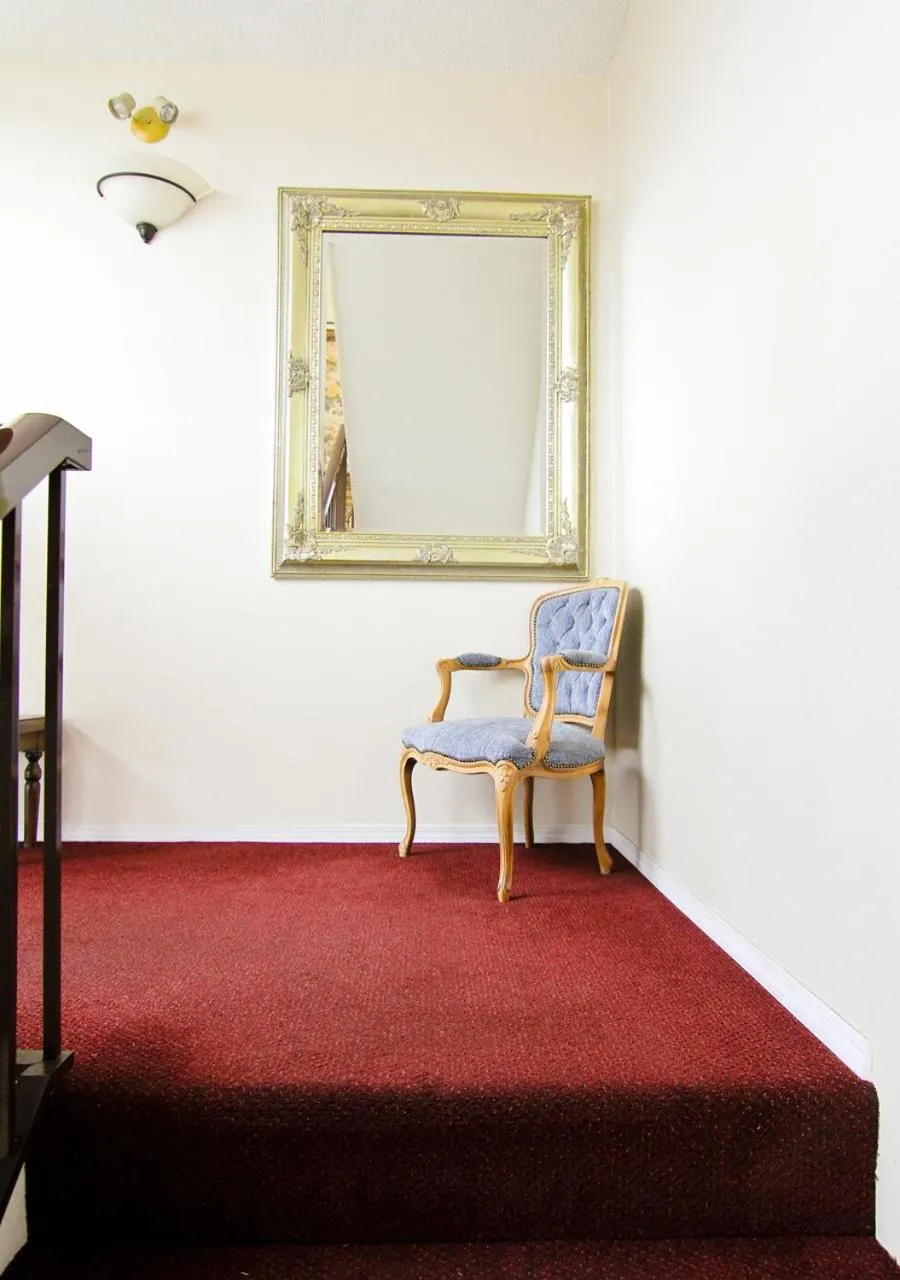 Decorative detail in Heron's Landing Hotel