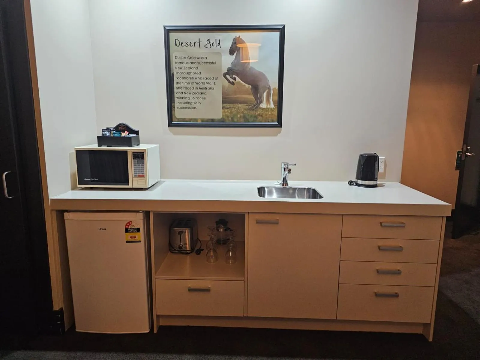 Kitchen or kitchenette in Gateway Motor Inn