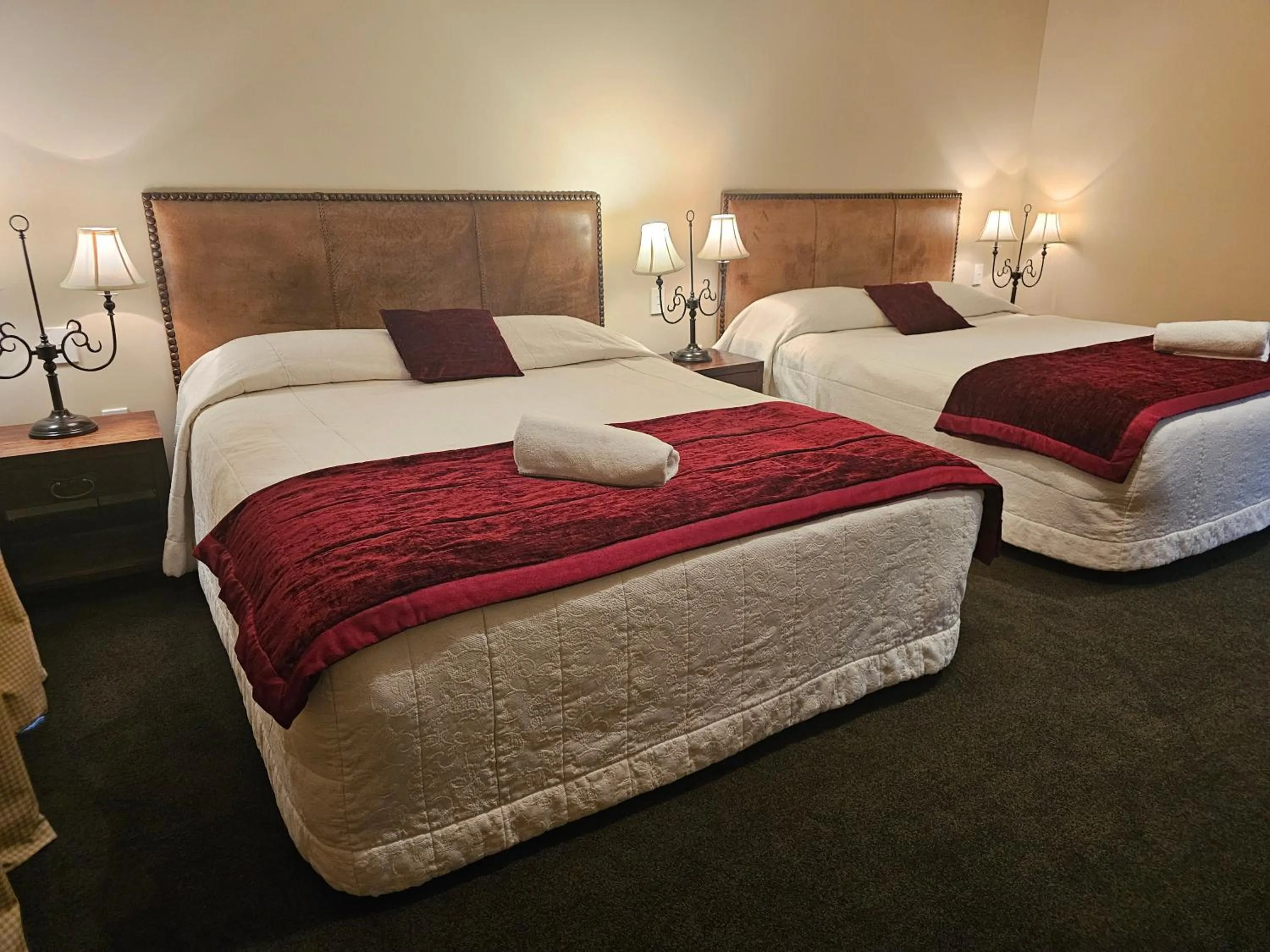 Bed in Gateway Motor Inn