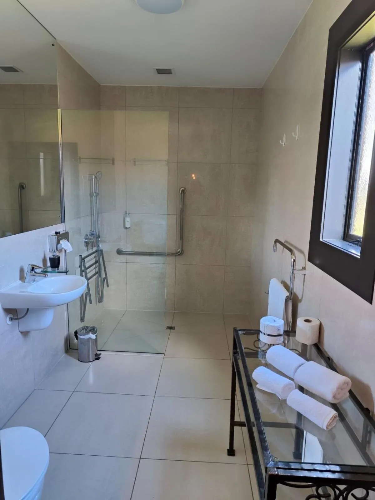 Bathroom in Gateway Motor Inn