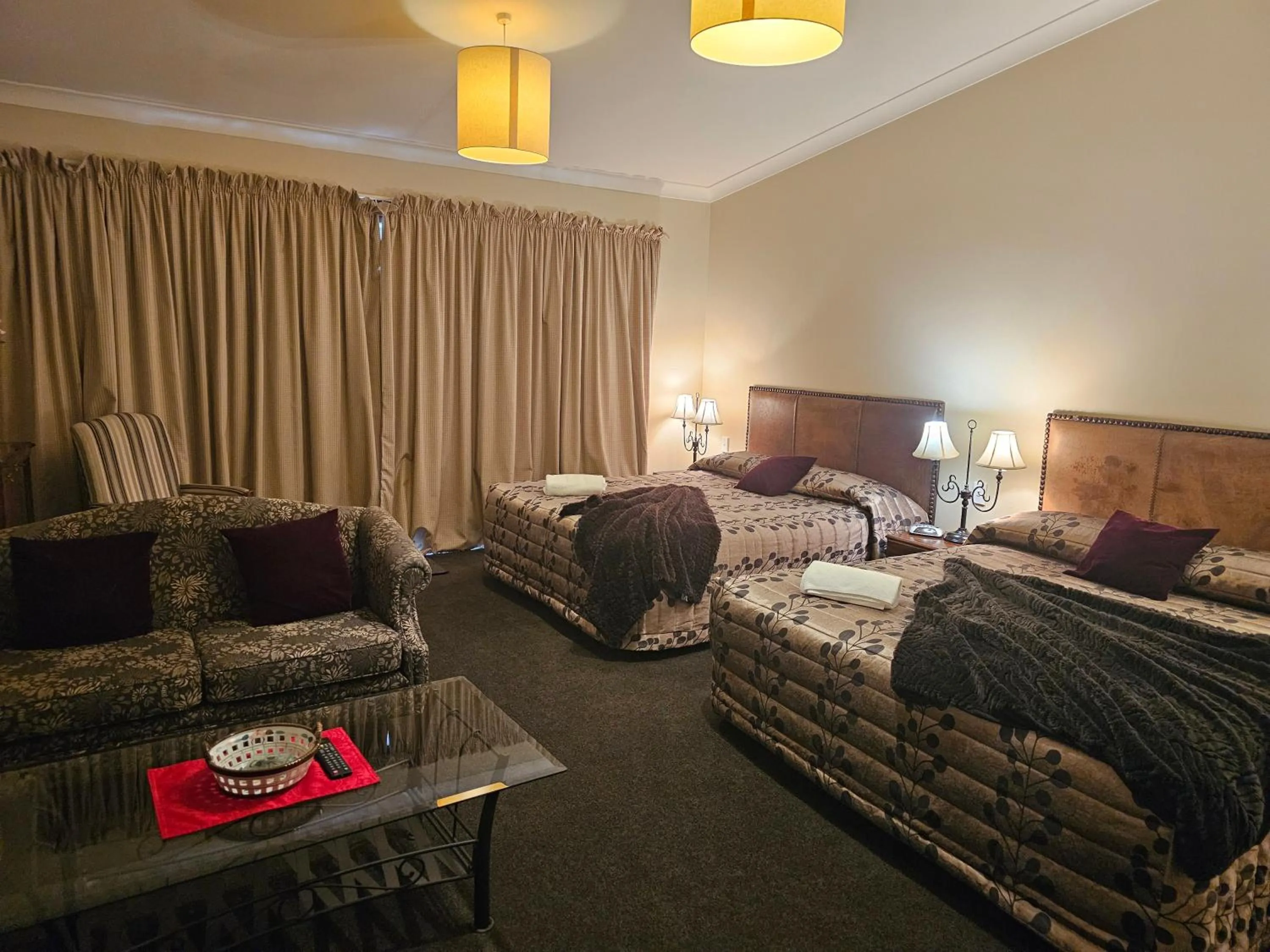 Bed in Gateway Motor Inn