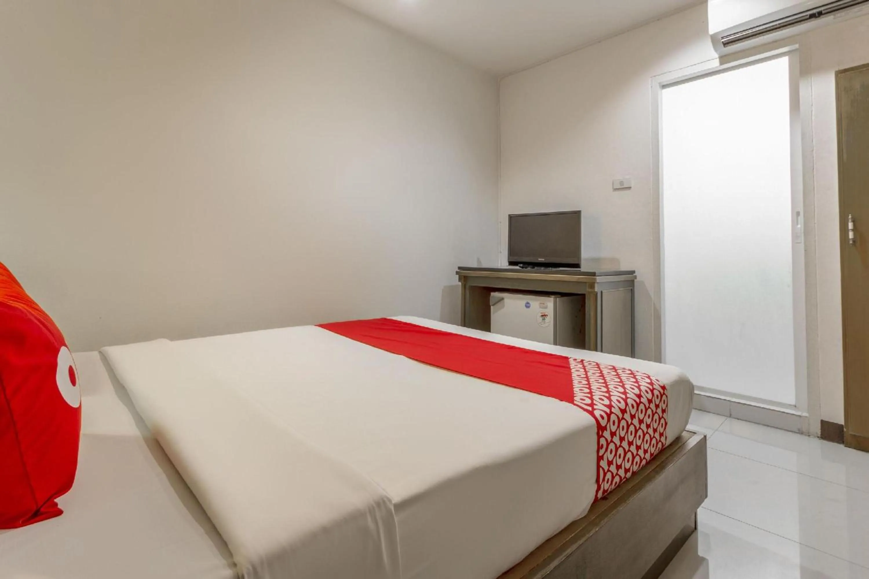 Bedroom, Bed in Super OYO 1096 Winner Inn Hotel