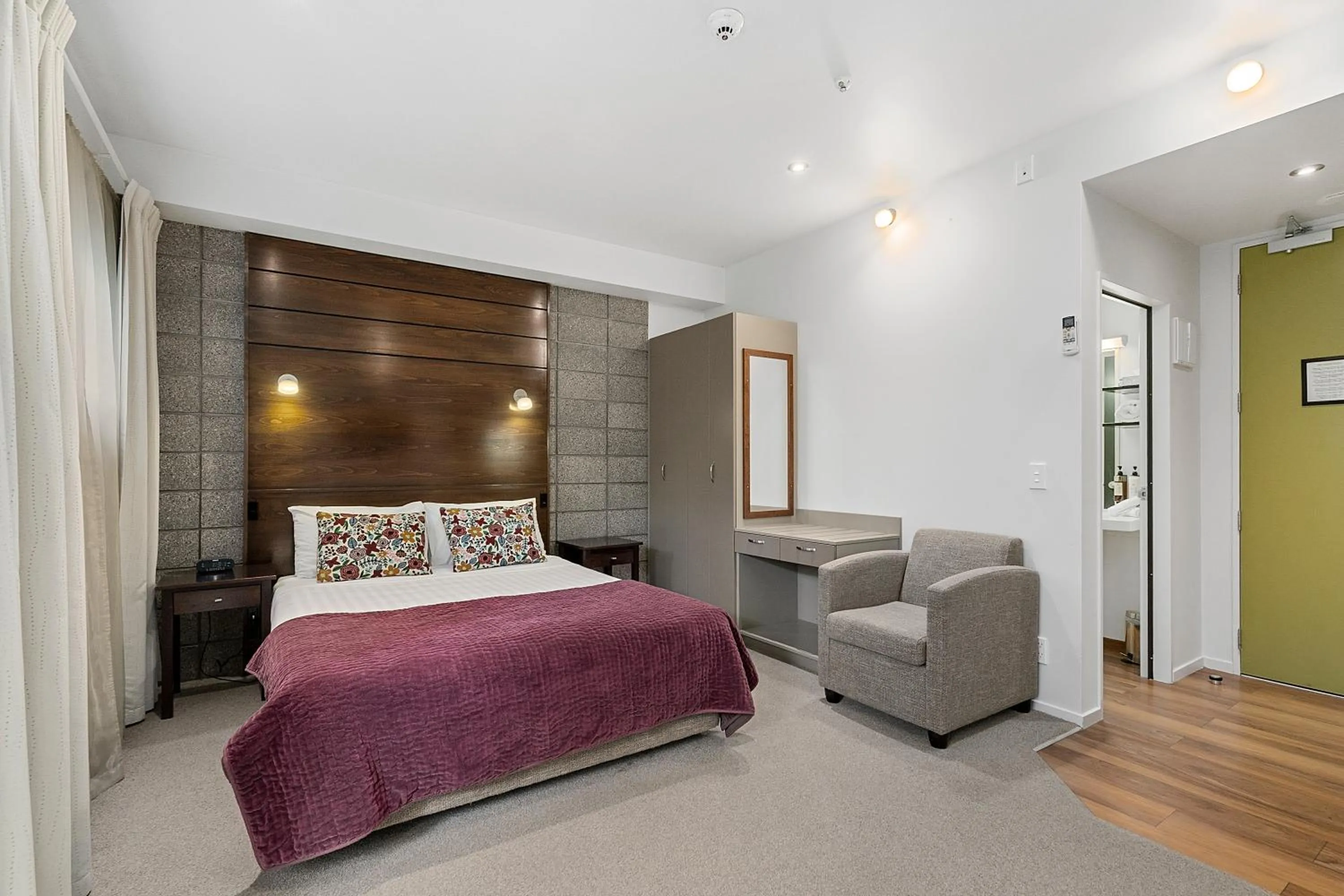 Photo of the whole room, Bed in Boulcott Lodge