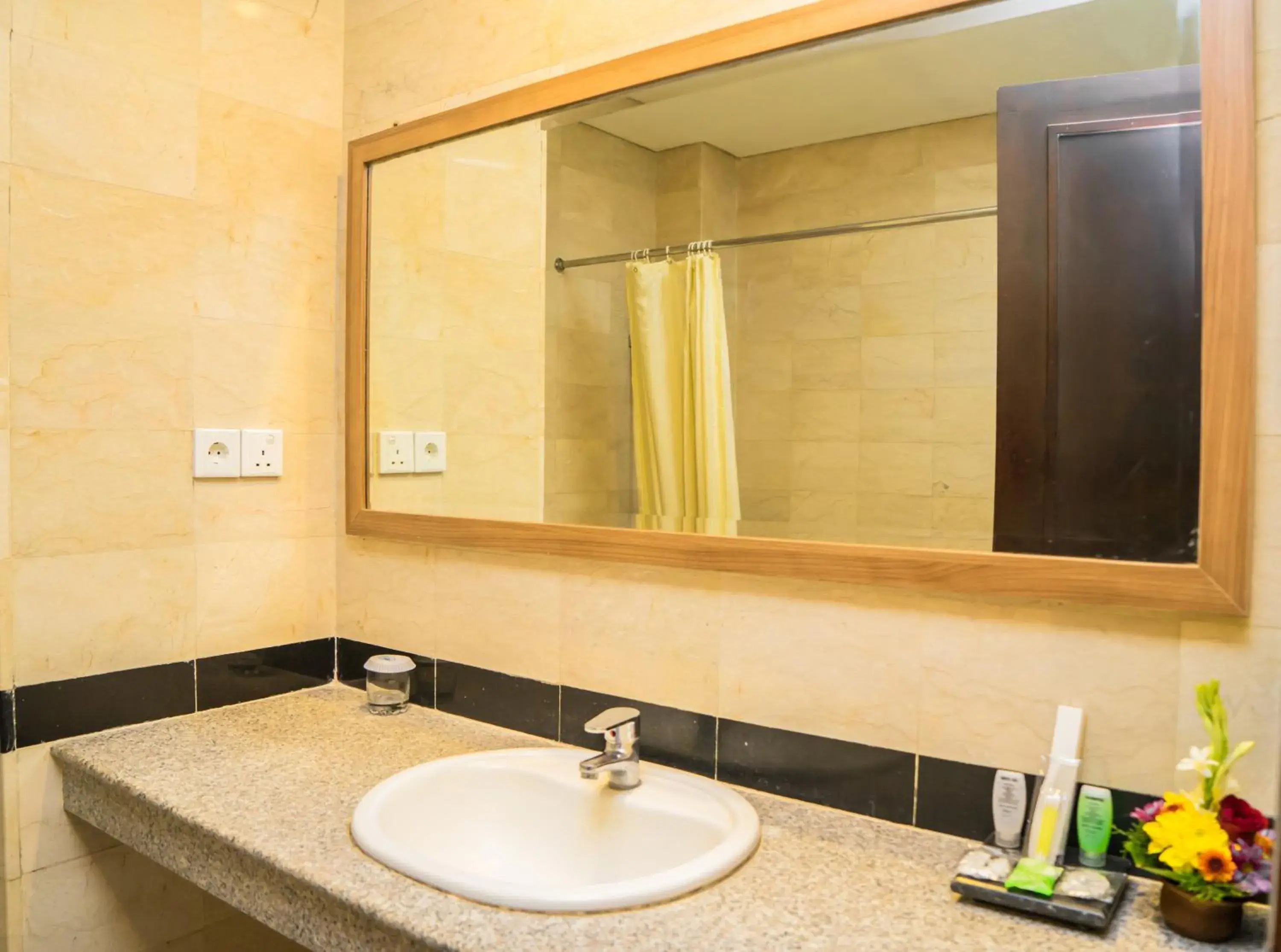 Bathroom in Hotel Puri Ayu Bathroom in Hotel Puri Ayu